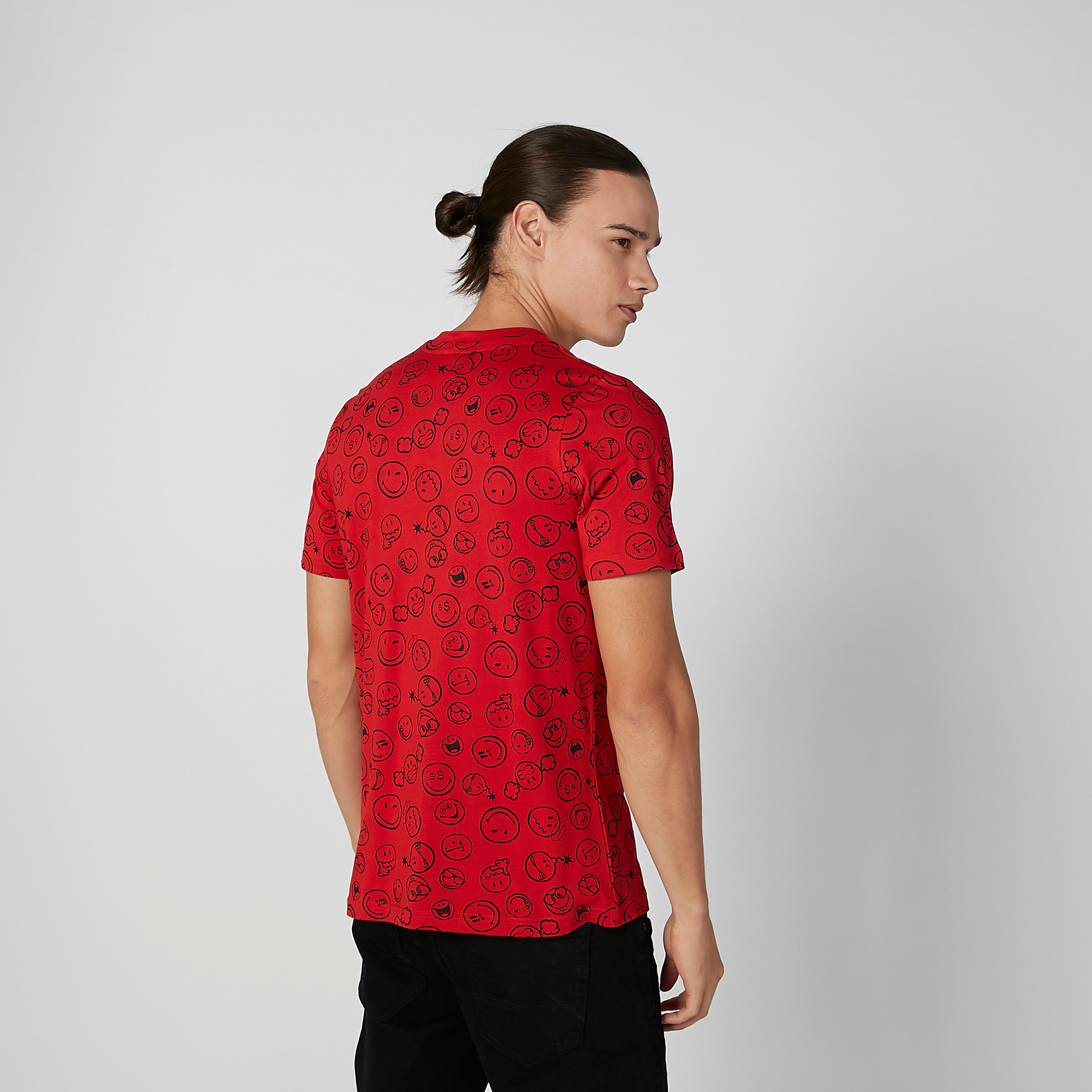تيشيرت مستدام سليم بياقة ضيّقة وطبعات سمايلي وورلد-men-clothing-tshirtsandpolos-tshirts-image-4