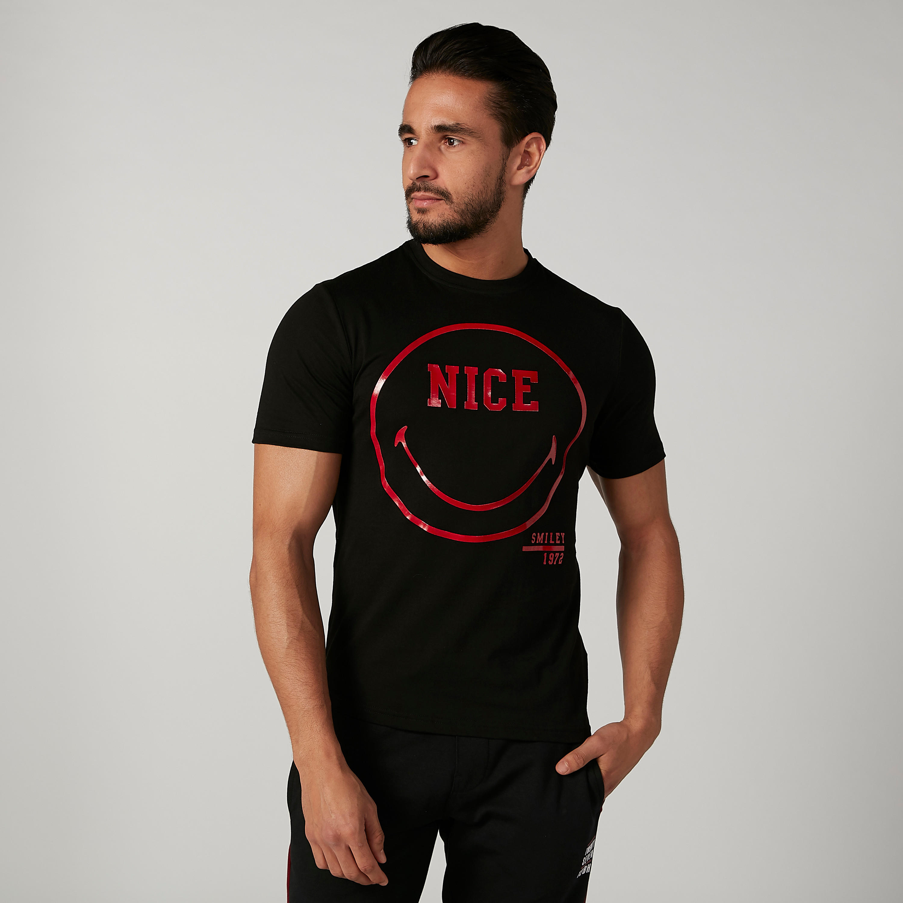 تيشيرت مستدام سليم بياقة ضيّقة وطبعات سمايلي وورلد -men-clothing-tshirtsandpolos-tshirts-image-1