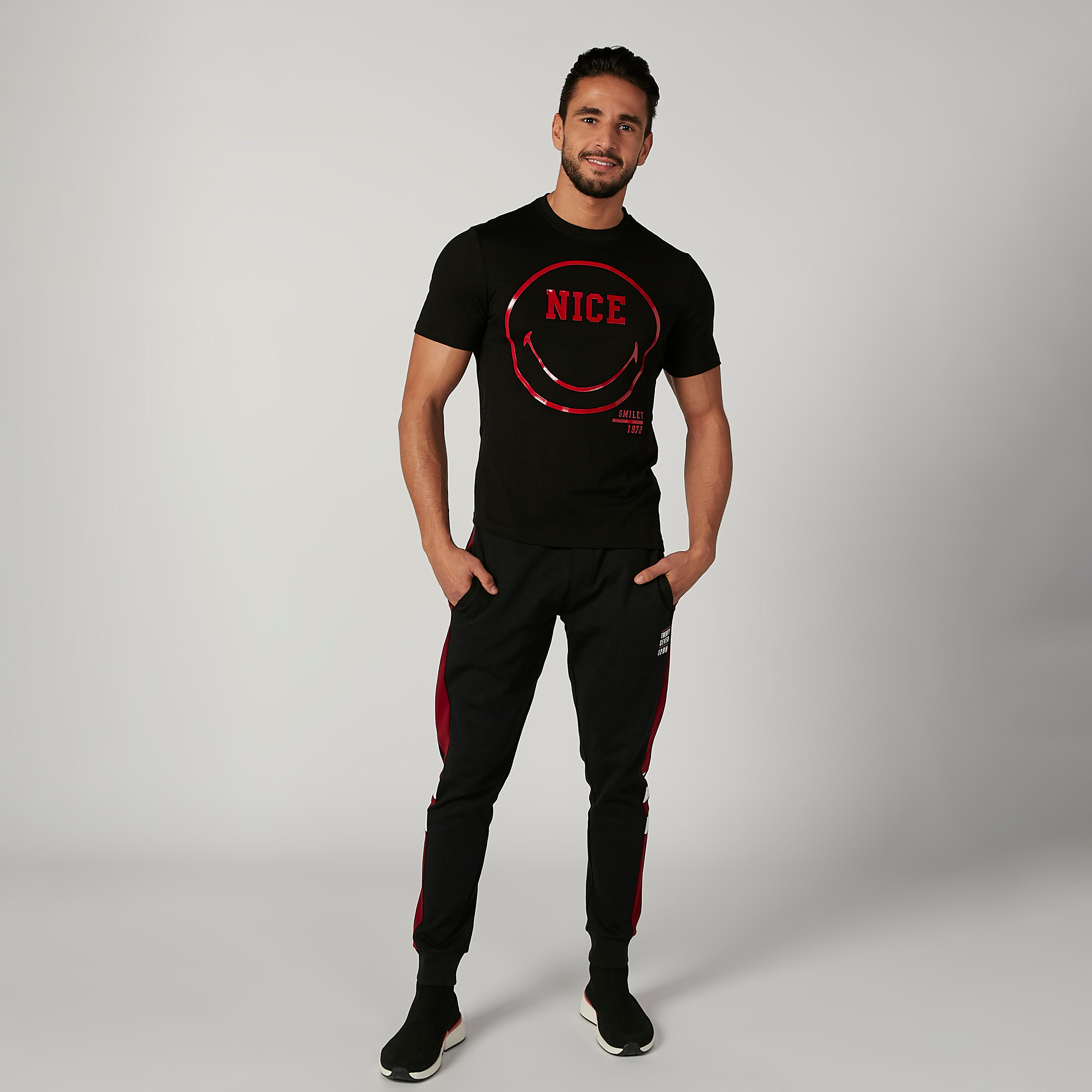 تيشيرت مستدام سليم بياقة ضيّقة وطبعات سمايلي وورلد -men-clothing-tshirtsandpolos-tshirts-image-3