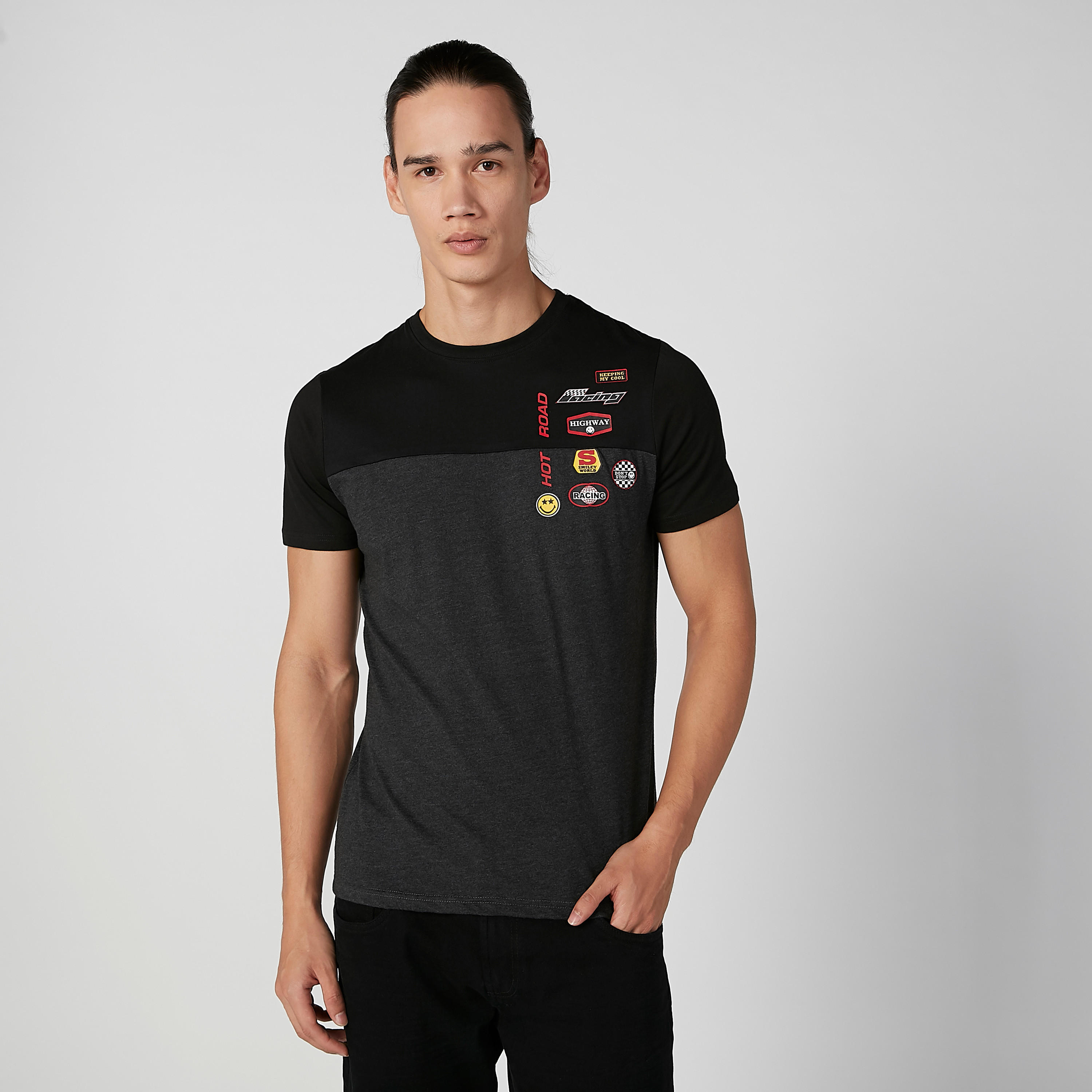 تيشيرت مستدام سليم بياقة ضيّقة وطبعات سمايلي وورلد -men-clothing-tshirtsandpolos-tshirts-image-1