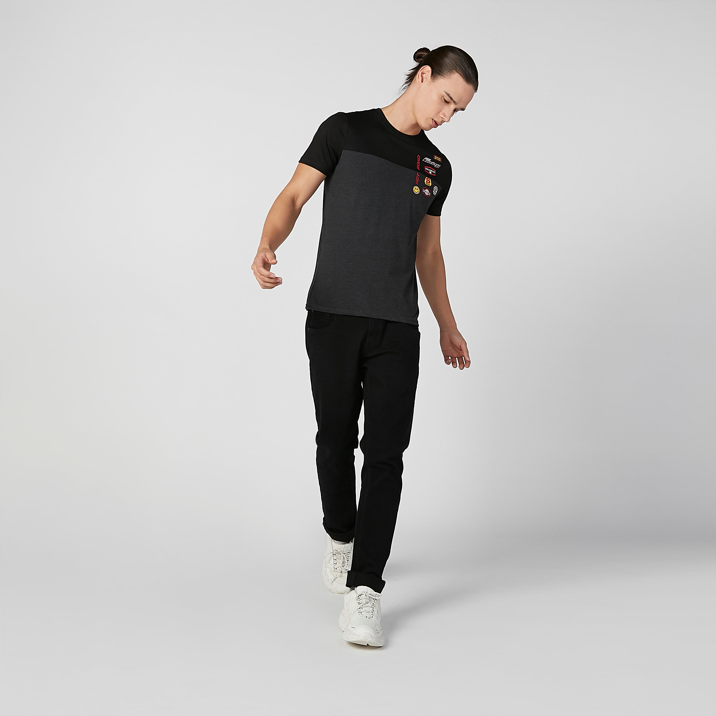 تيشيرت مستدام سليم بياقة ضيّقة وطبعات سمايلي وورلد -men-clothing-tshirtsandpolos-tshirts-image-2