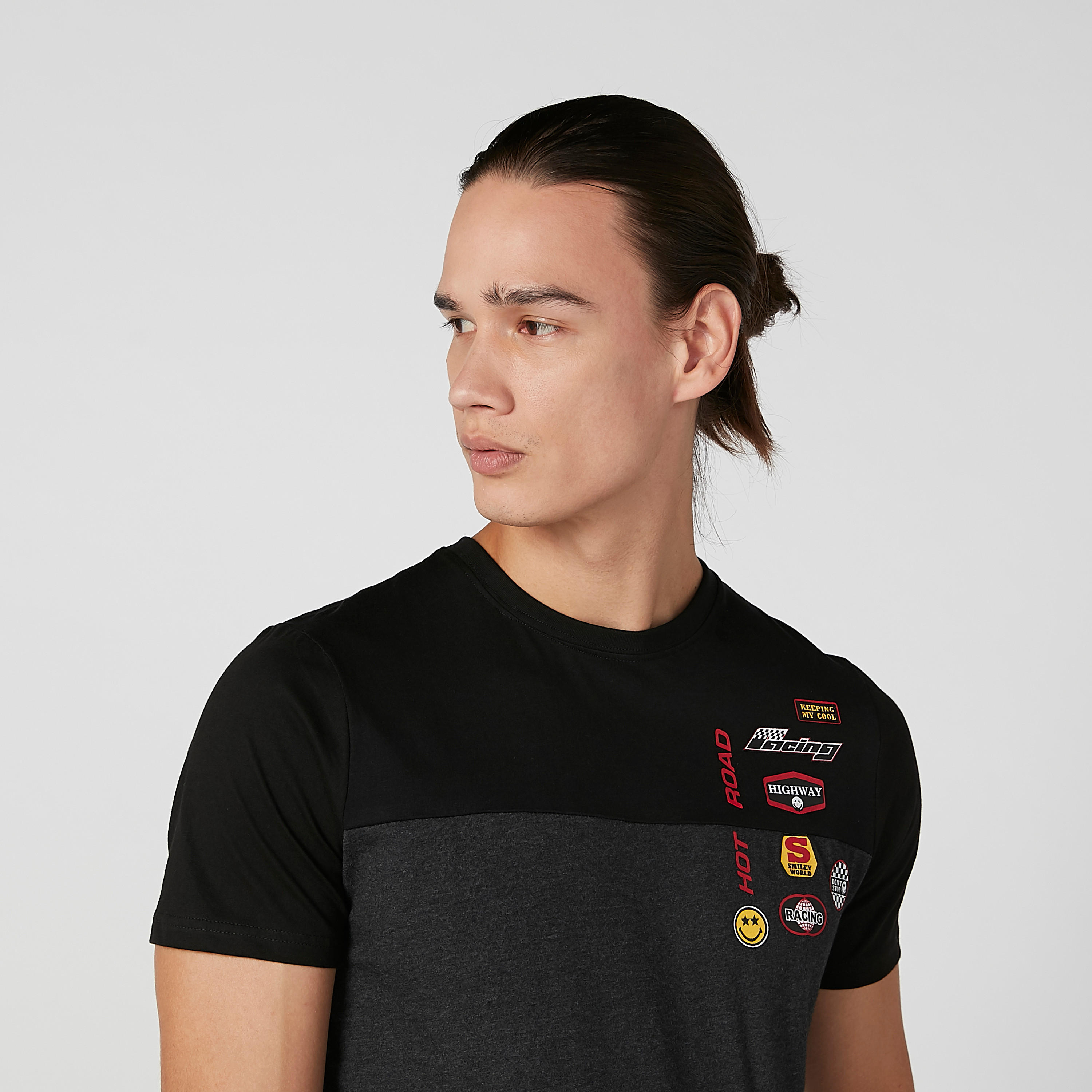 تيشيرت مستدام سليم بياقة ضيّقة وطبعات سمايلي وورلد -men-clothing-tshirtsandpolos-tshirts-image-4