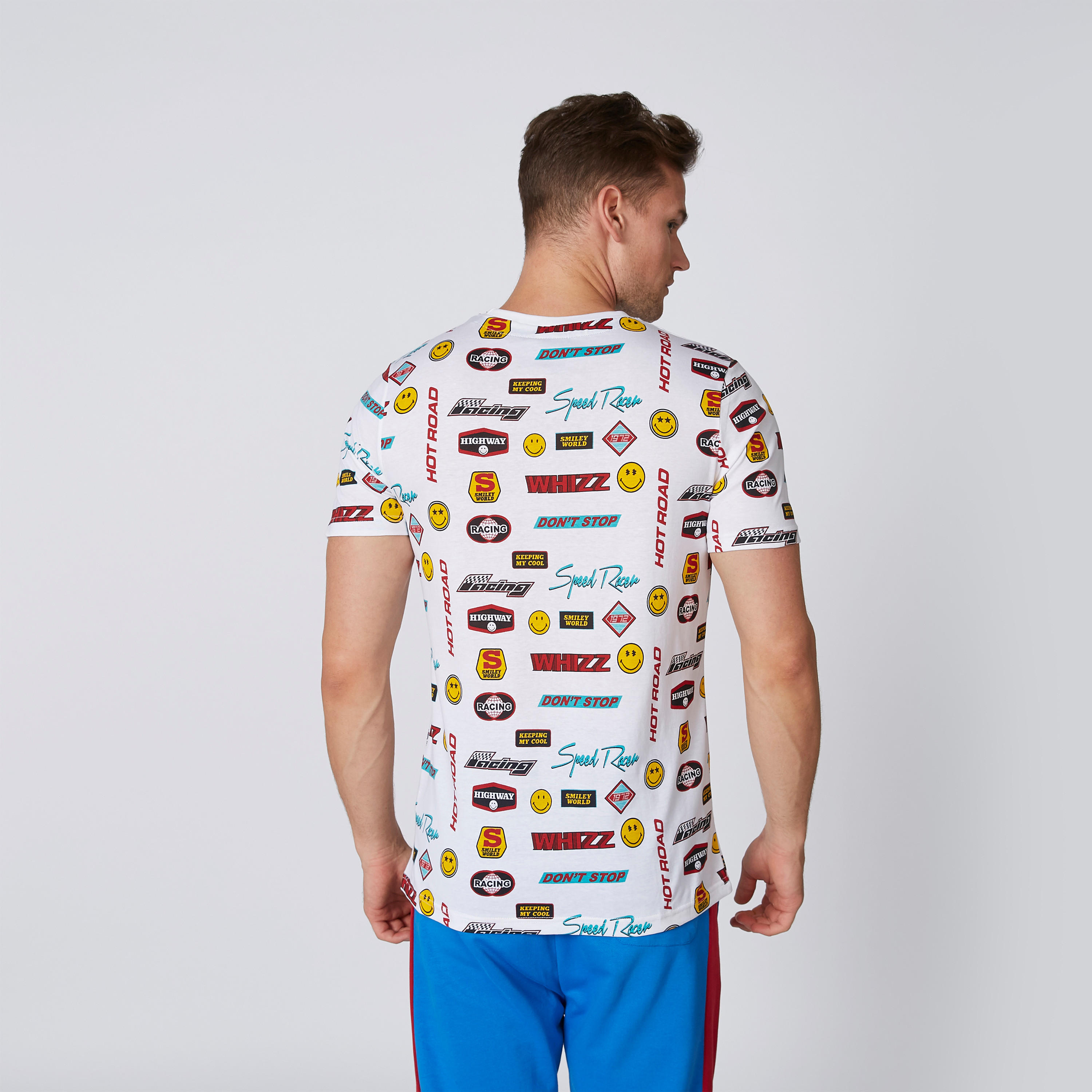 تيشيرت مستدام سليم بياقة مستديرة وطبعات سمايلي وورلد -men-clothing-tshirtsandpolos-tshirts-image-2
