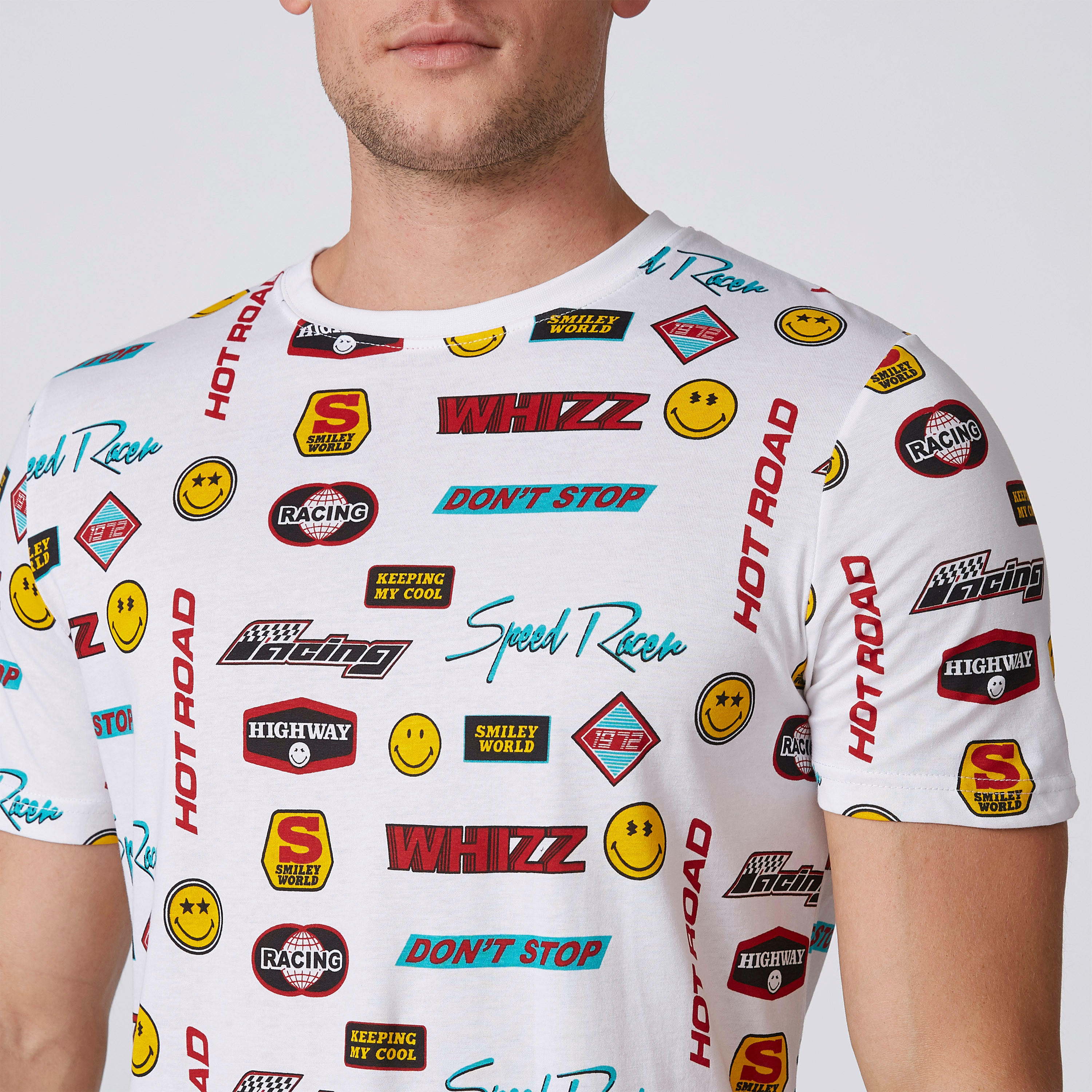 تيشيرت مستدام سليم بياقة مستديرة وطبعات سمايلي وورلد -men-clothing-tshirtsandpolos-tshirts-image-3