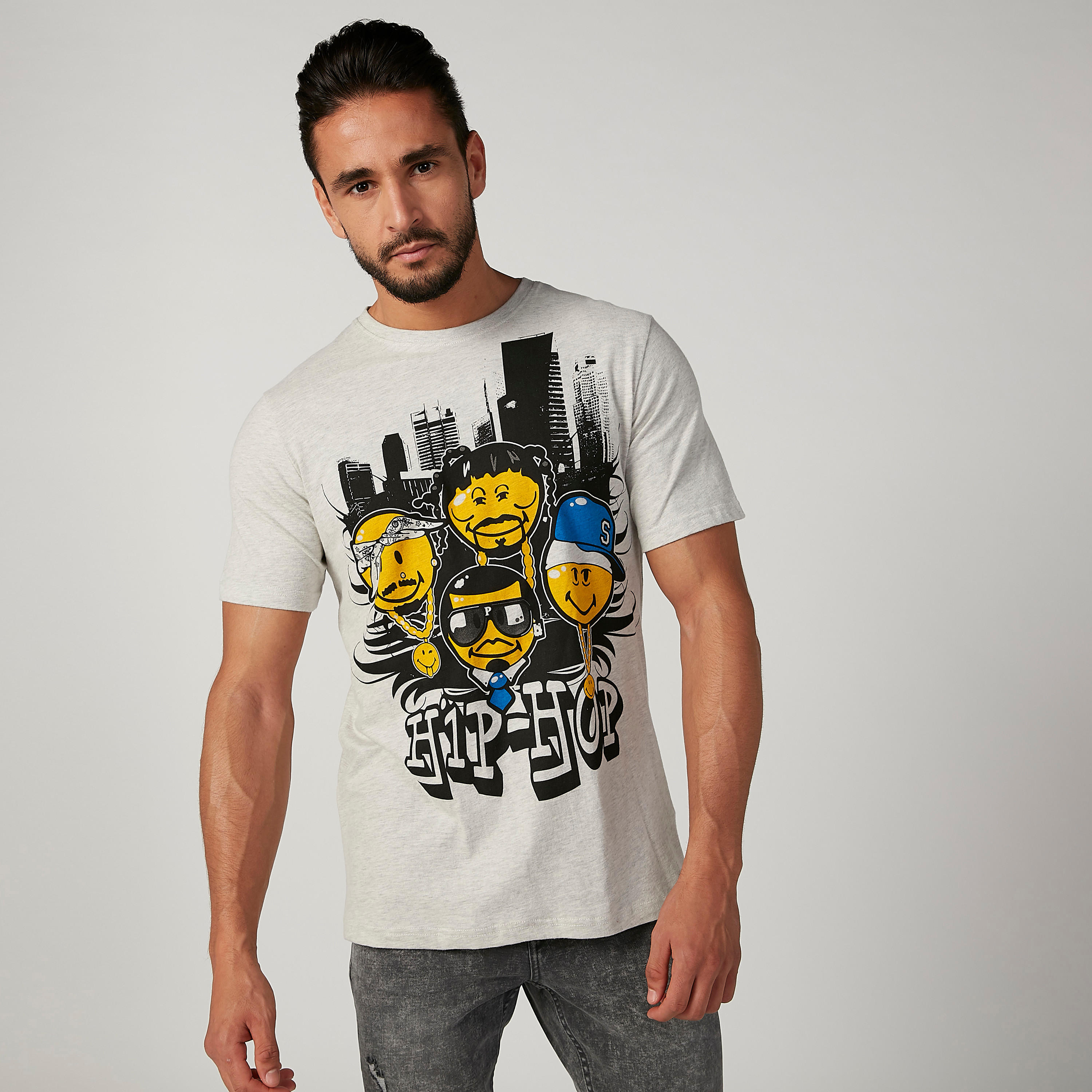 تيشيرت مستدام سليم بياقة ضيّقة وطبعات جرافيك من سمايلي وورلد -men-clothing-tshirtsandpolos-tshirts-image-1
