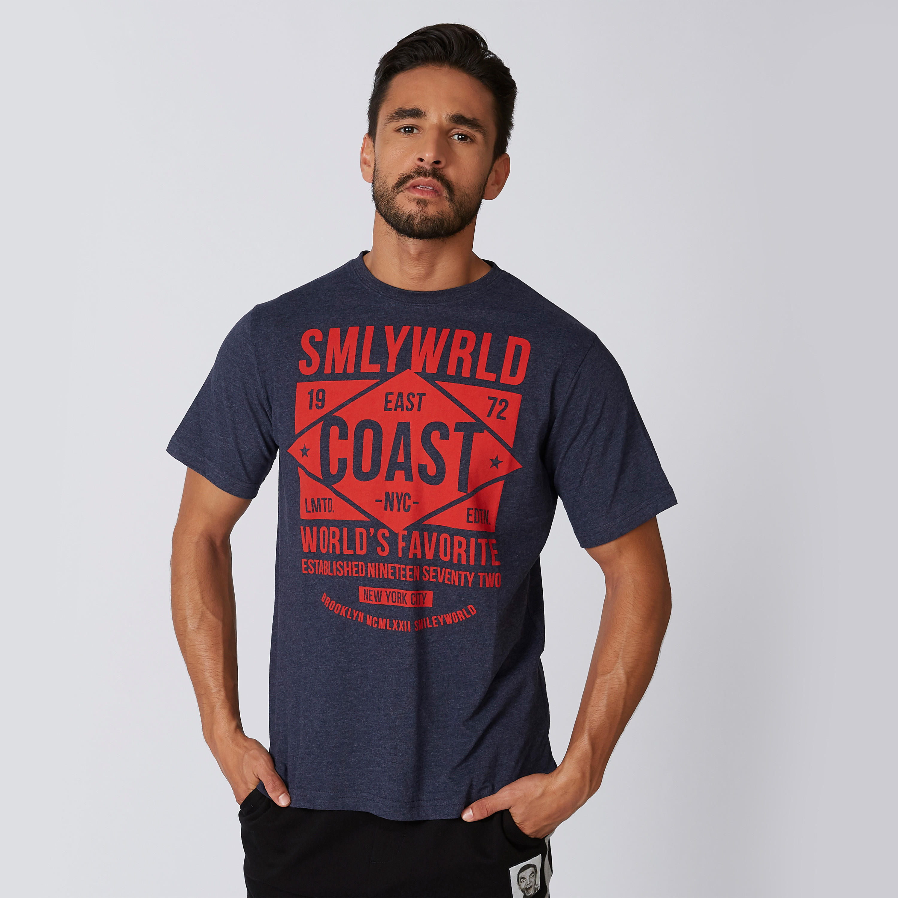 تيشيرت مستدام سليم بياقة ضيّقة من سمايلي وورلد-men-clothing-tshirtsandpolos-tshirts-image-3