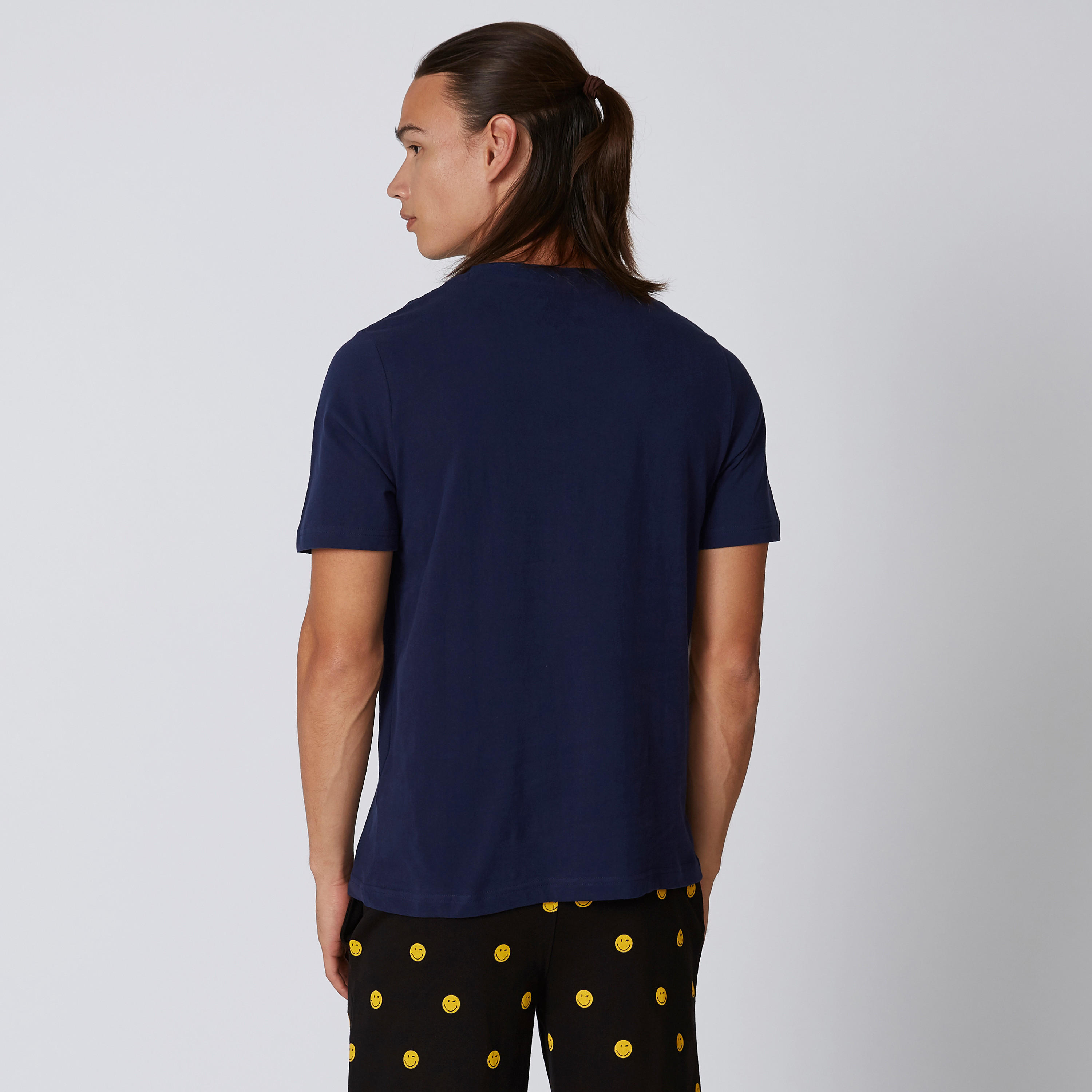 تيشيرت مستدام سليم بياقة مستديرة وطبعات سمايلي وورلد -men-clothing-tshirtsandpolos-tshirts-image-2