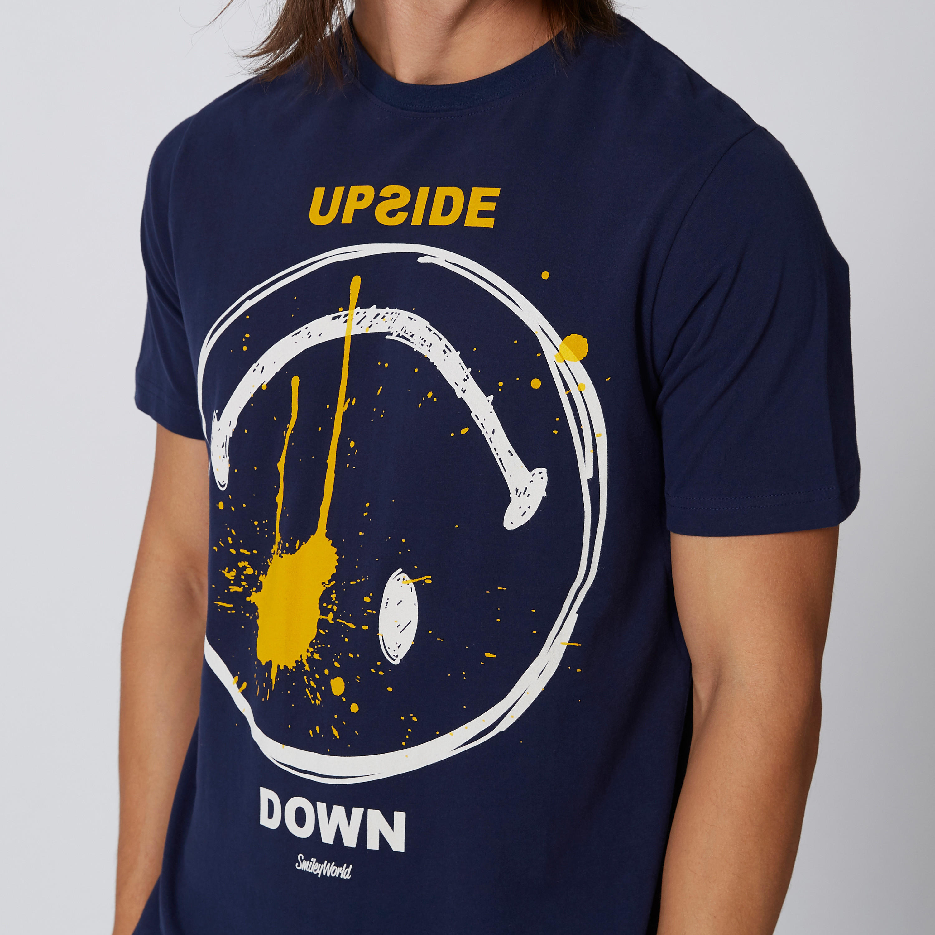 تيشيرت مستدام سليم بياقة مستديرة وطبعات سمايلي وورلد -men-clothing-tshirtsandpolos-tshirts-image-3