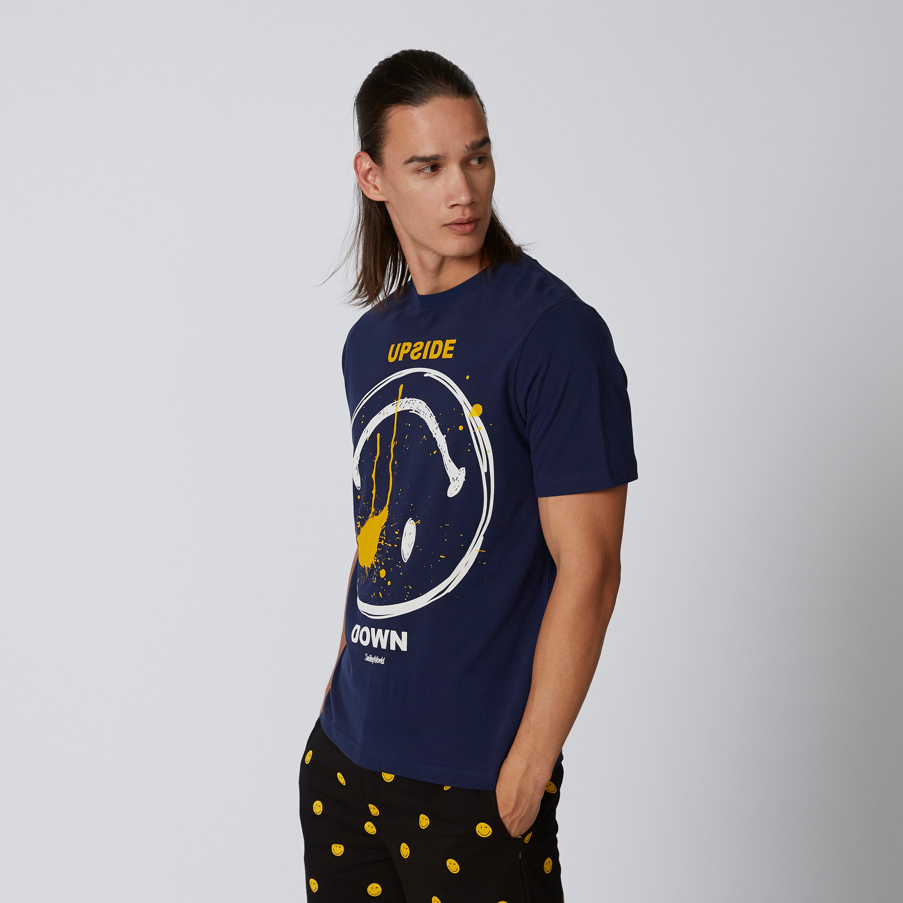 تيشيرت مستدام سليم بياقة مستديرة وطبعات سمايلي وورلد -men-clothing-tshirtsandpolos-tshirts-image-4