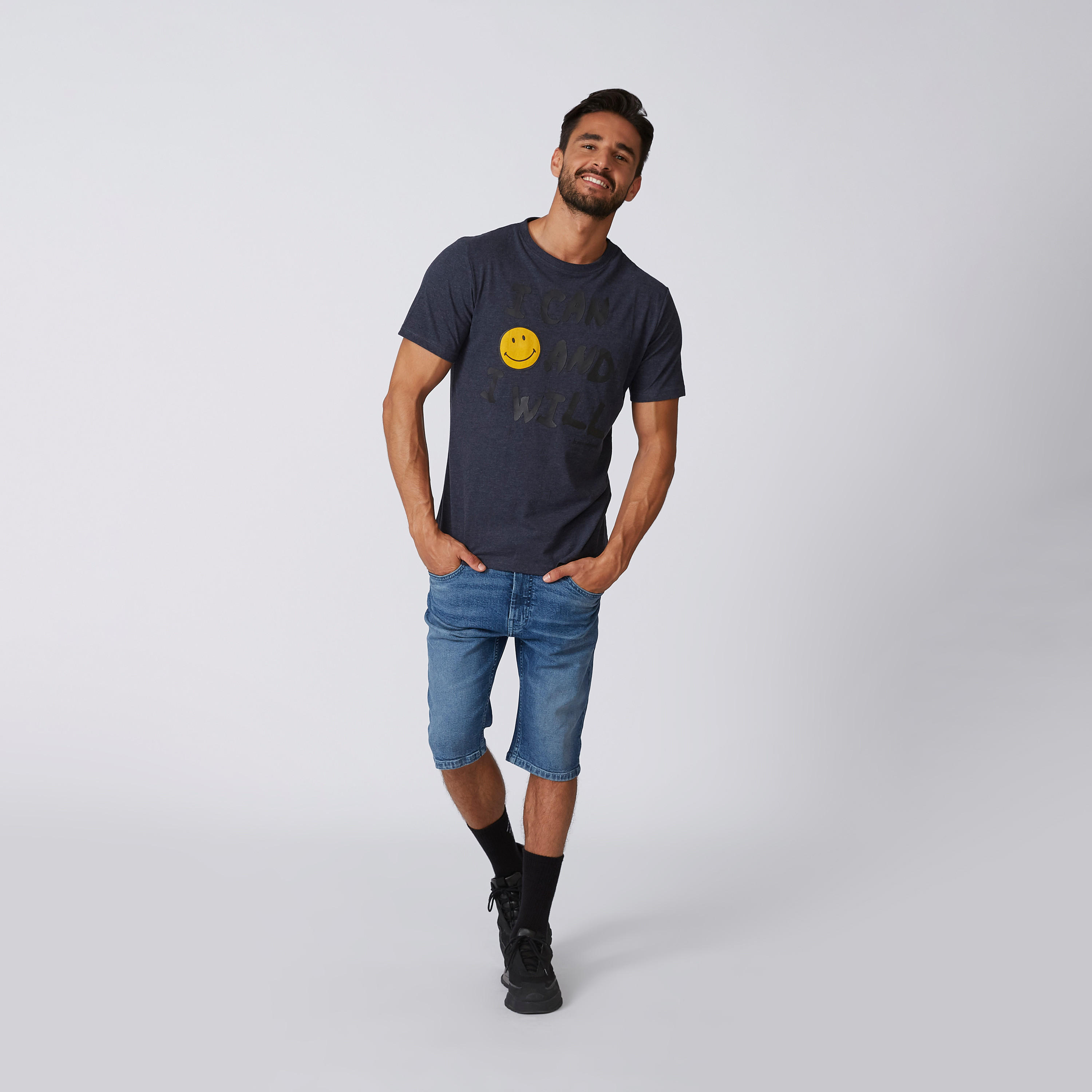 تيشيرت مستدام سليم بياقة ضيّقة وطبعات سمايلي وورلد -men-clothing-tshirtsandpolos-tshirts-image-3