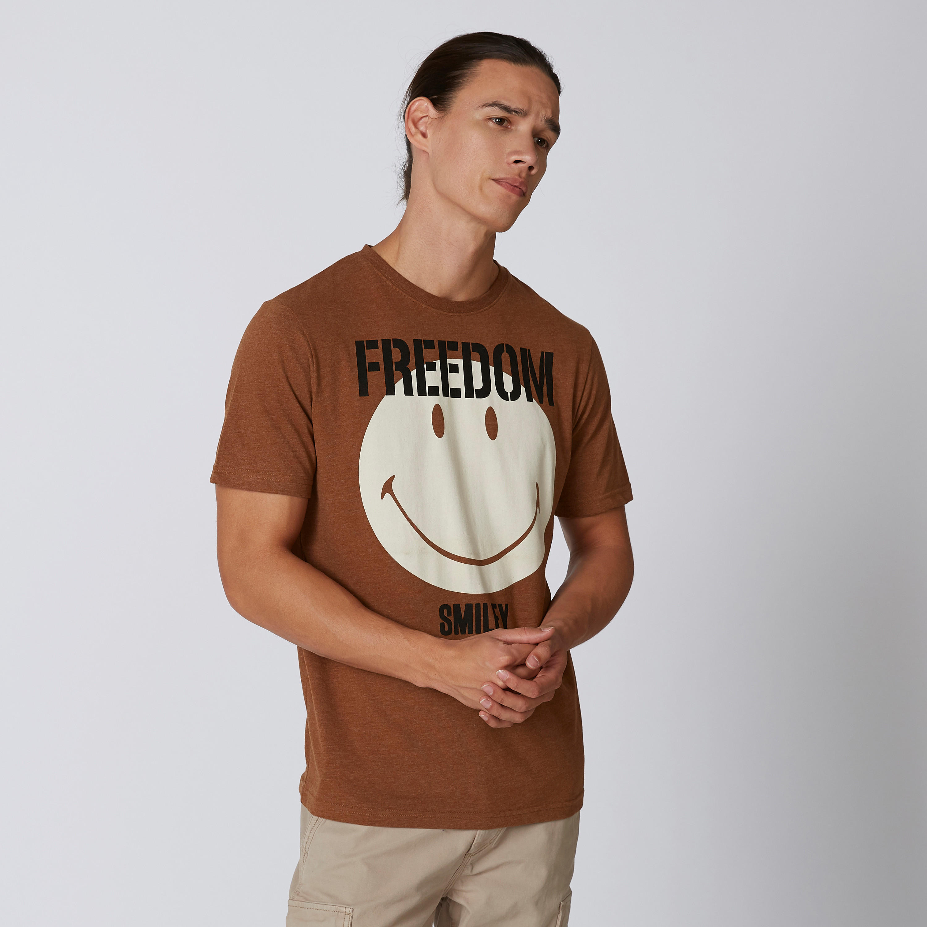 تيشيرت مستدام سليم بياقة مستديرة وطبعات سمايلي وورلد -men-clothing-tshirtsandpolos-tshirts-image-1