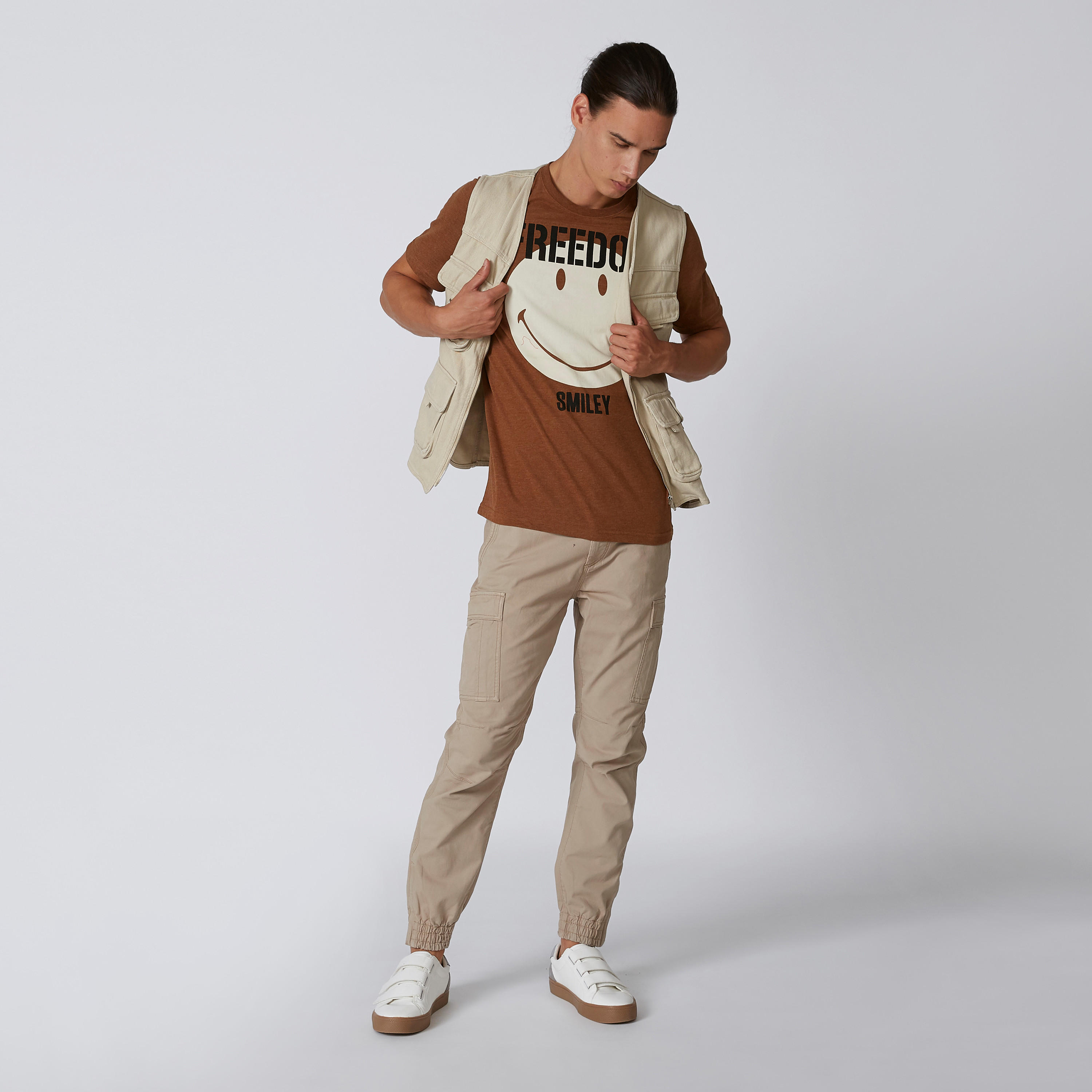 تيشيرت مستدام سليم بياقة مستديرة وطبعات سمايلي وورلد -men-clothing-tshirtsandpolos-tshirts-image-4