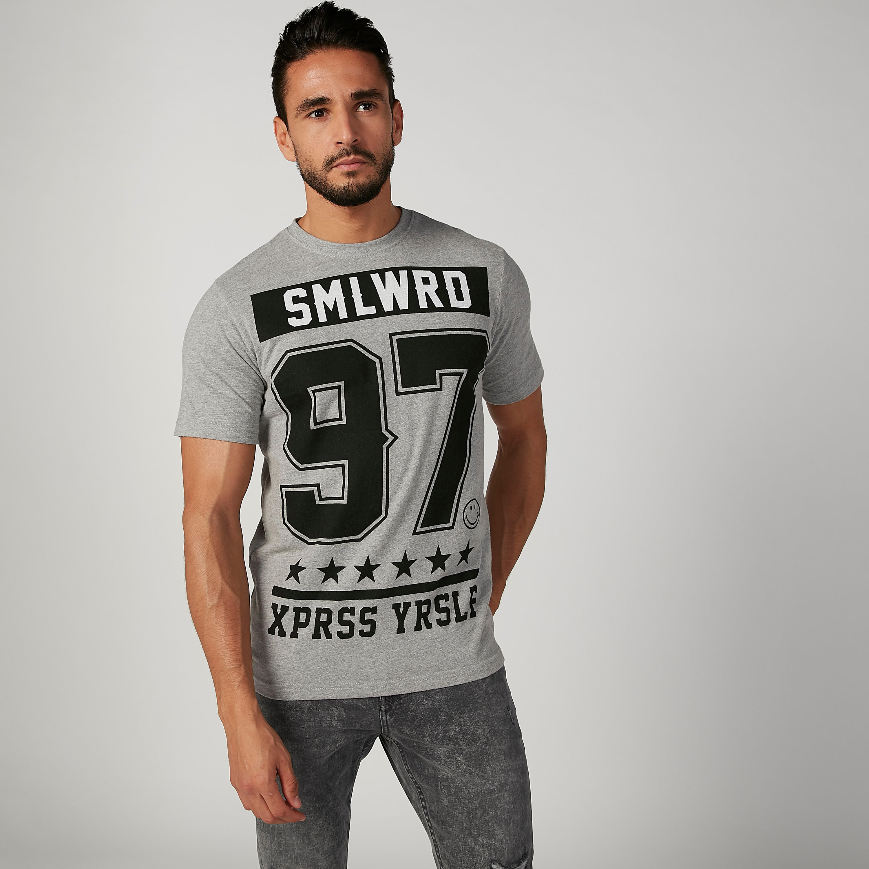 تيشيرت مستدام سليم بياقة ضيّقة وطبعات سمايلي وورلد -men-clothing-tshirtsandpolos-tshirts-image-1