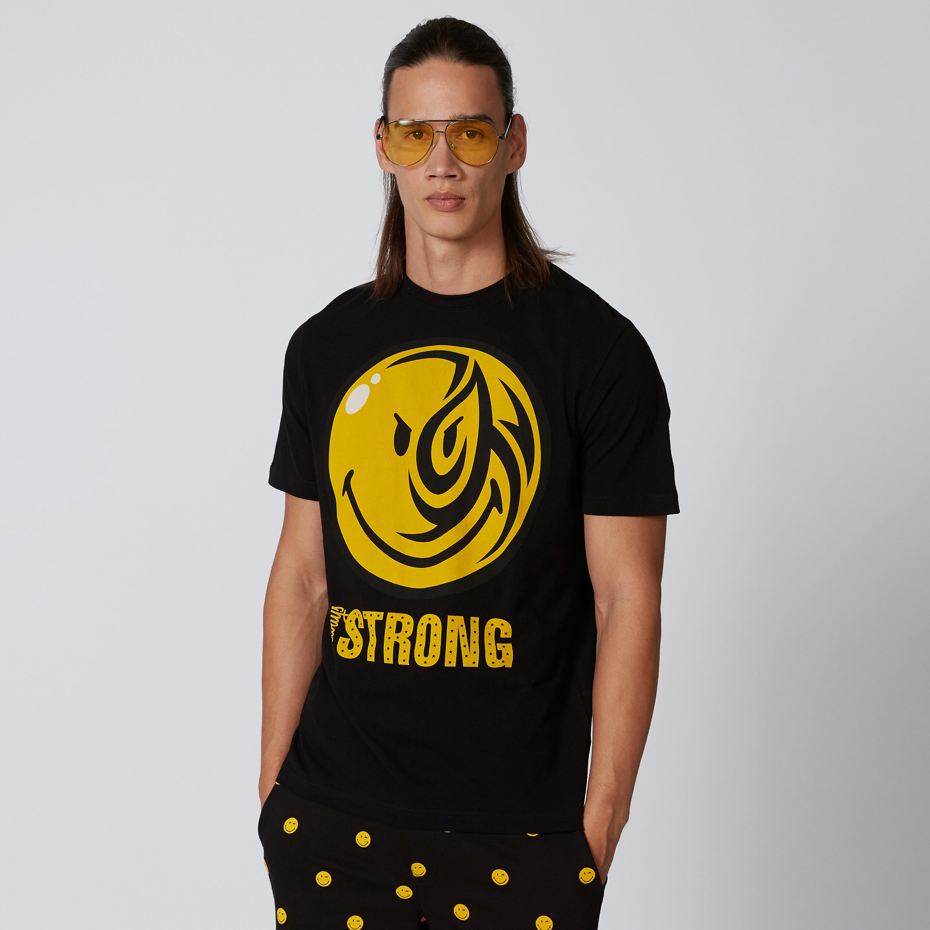 تيشيرت مستدام سليم بياقة مستديرة وطبعات سمايلي وورلد -men-clothing-tshirtsandpolos-tshirts-image-1