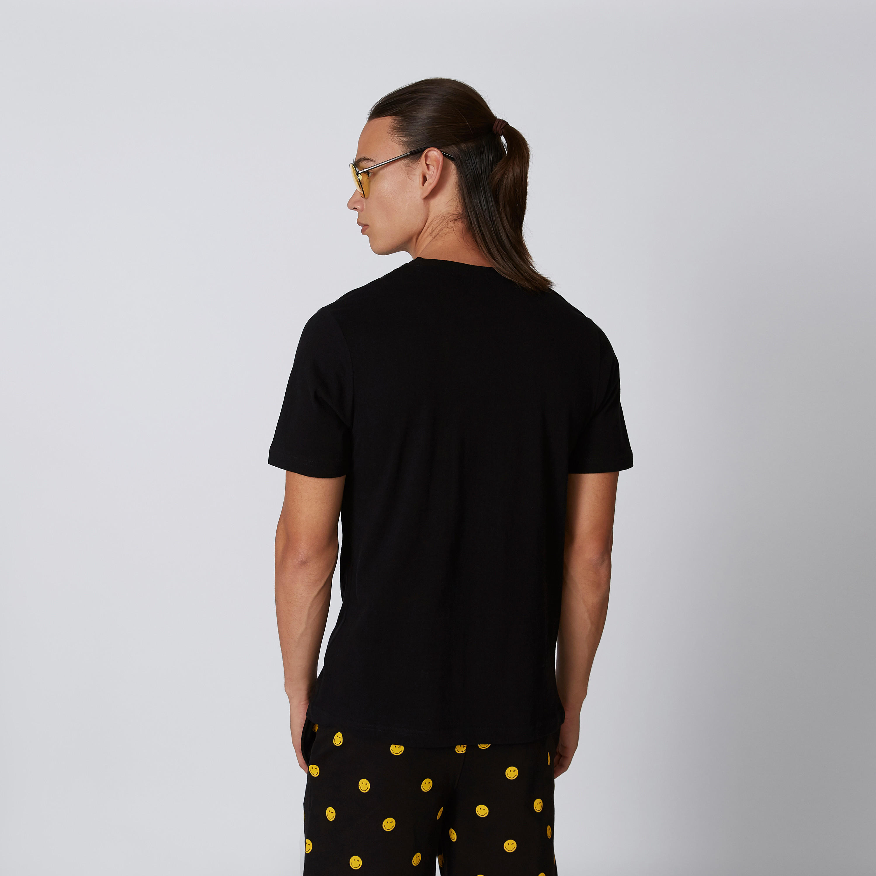 تيشيرت مستدام سليم بياقة مستديرة وطبعات سمايلي وورلد -men-clothing-tshirtsandpolos-tshirts-image-2