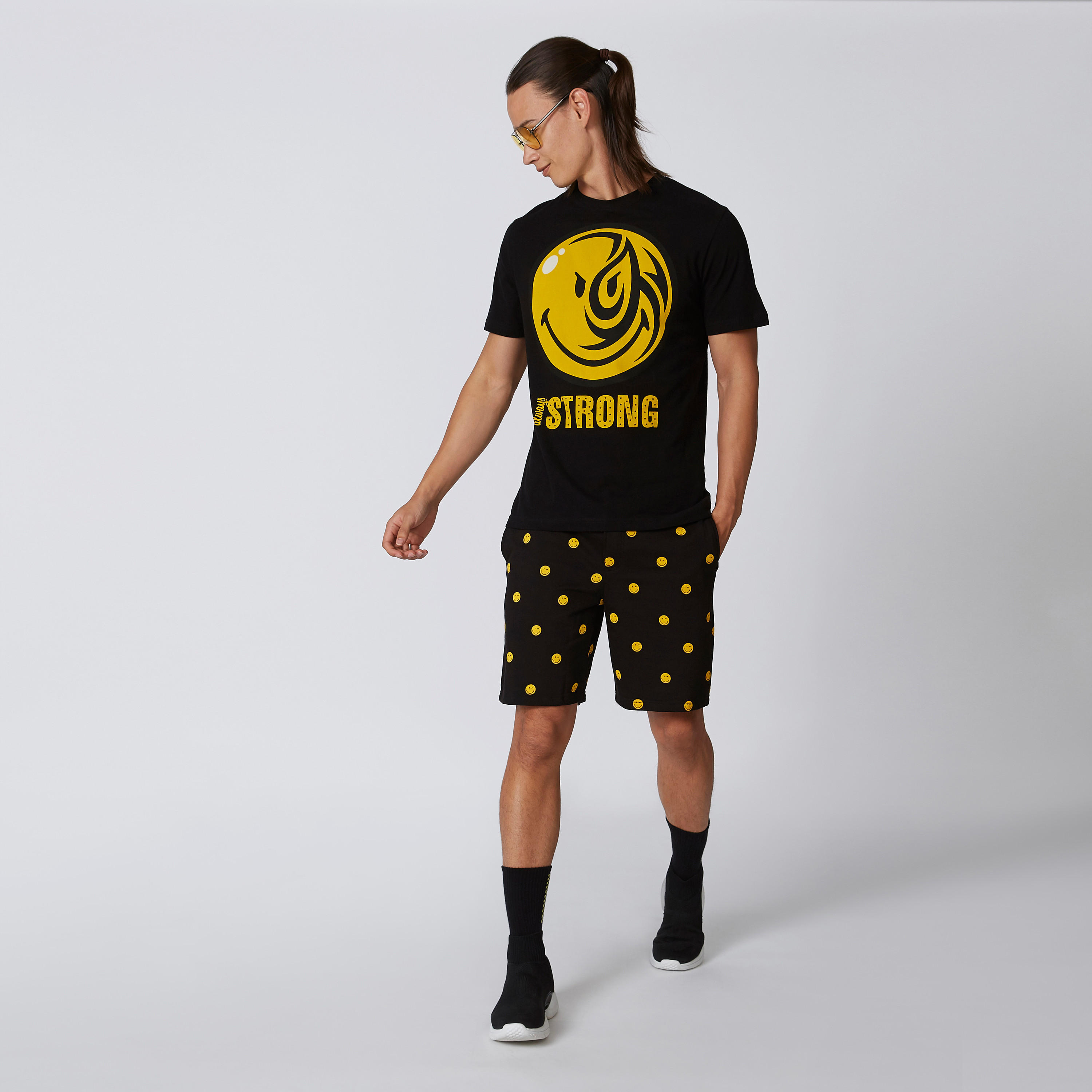 تيشيرت مستدام سليم بياقة مستديرة وطبعات سمايلي وورلد -men-clothing-tshirtsandpolos-tshirts-image-5