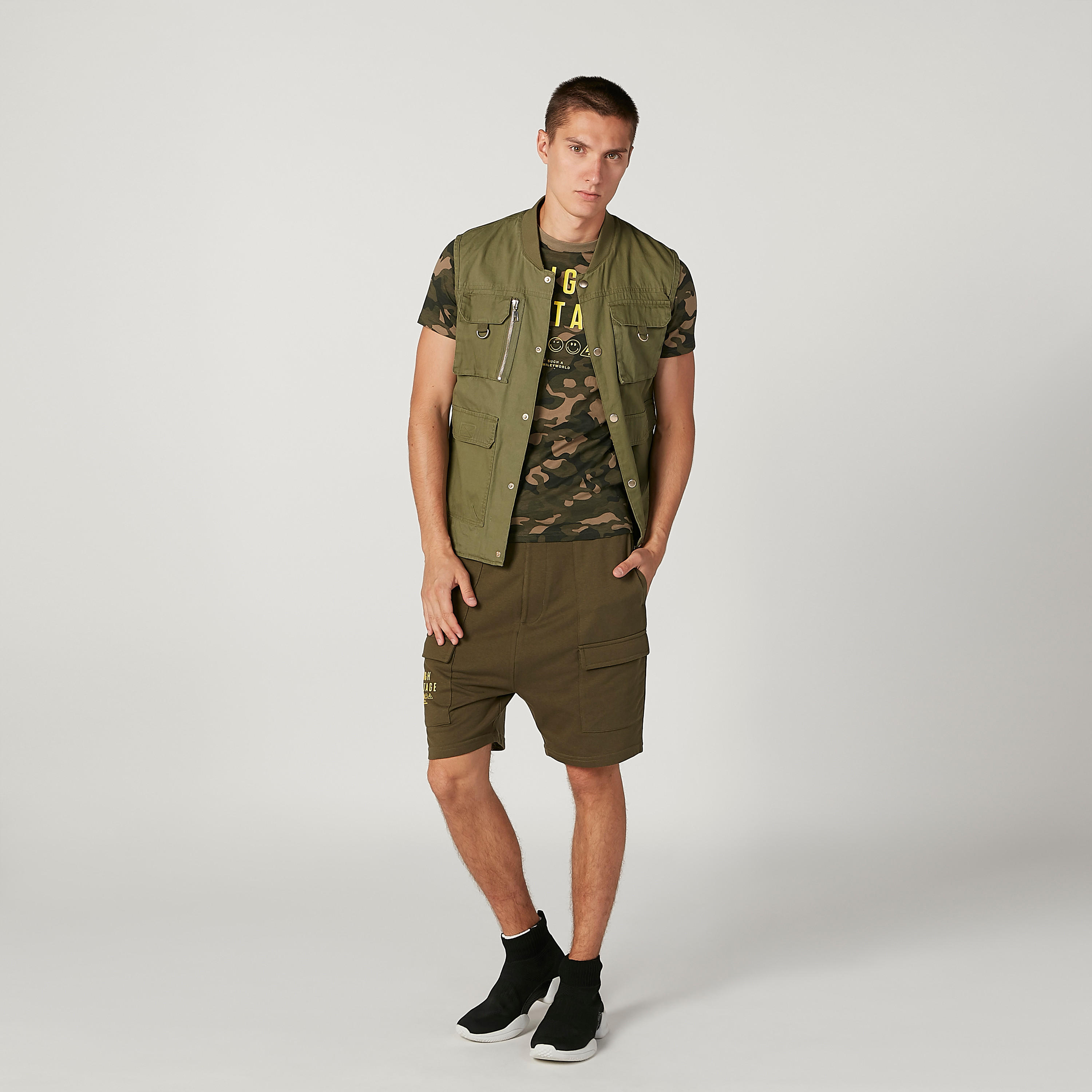 شورت مستدام بقصّة سليم وخصر متوسط الارتفاع ورباط وطبعات -men-clothing-bottoms-shorts-image-2