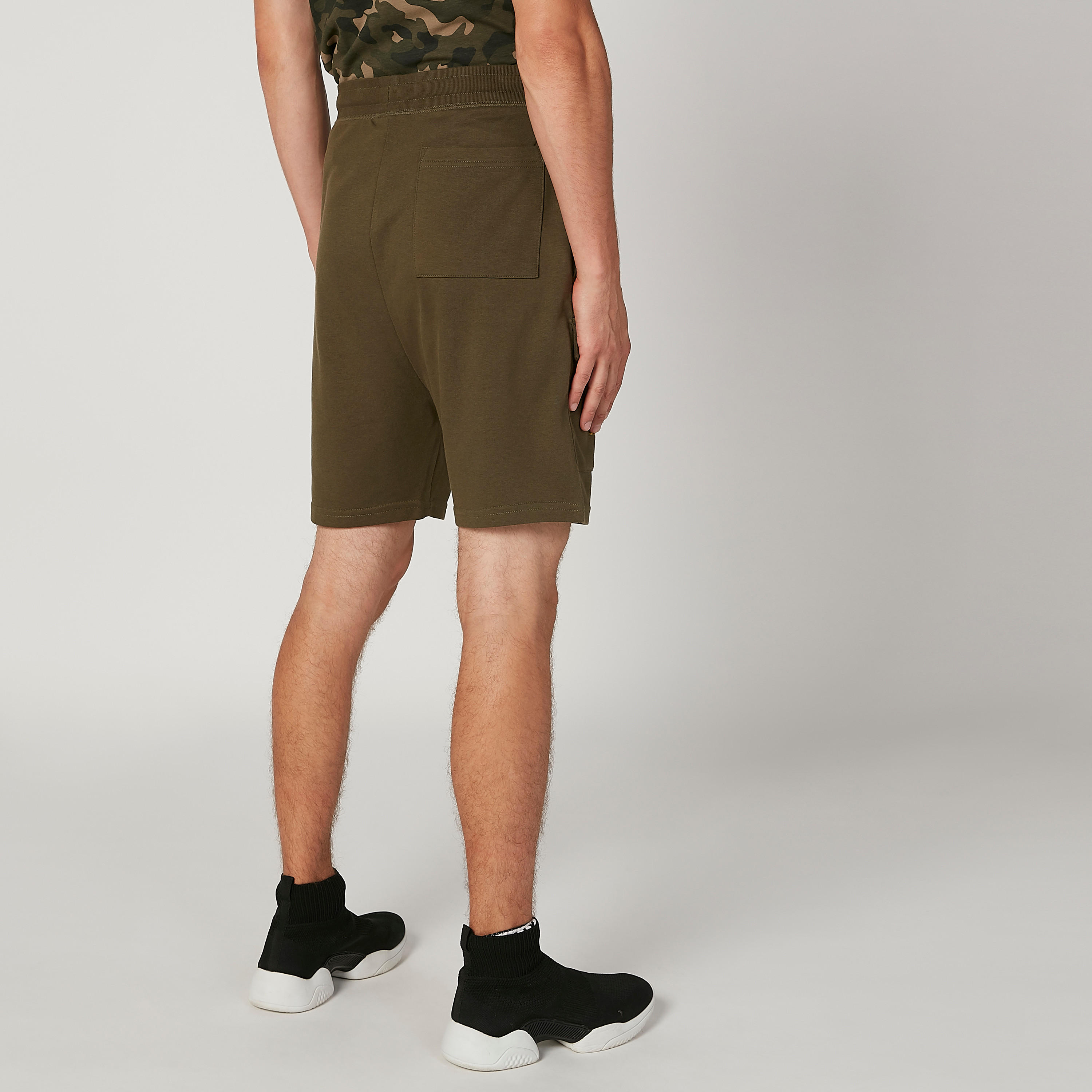 شورت مستدام بقصّة سليم وخصر متوسط الارتفاع ورباط وطبعات -men-clothing-bottoms-shorts-image-4
