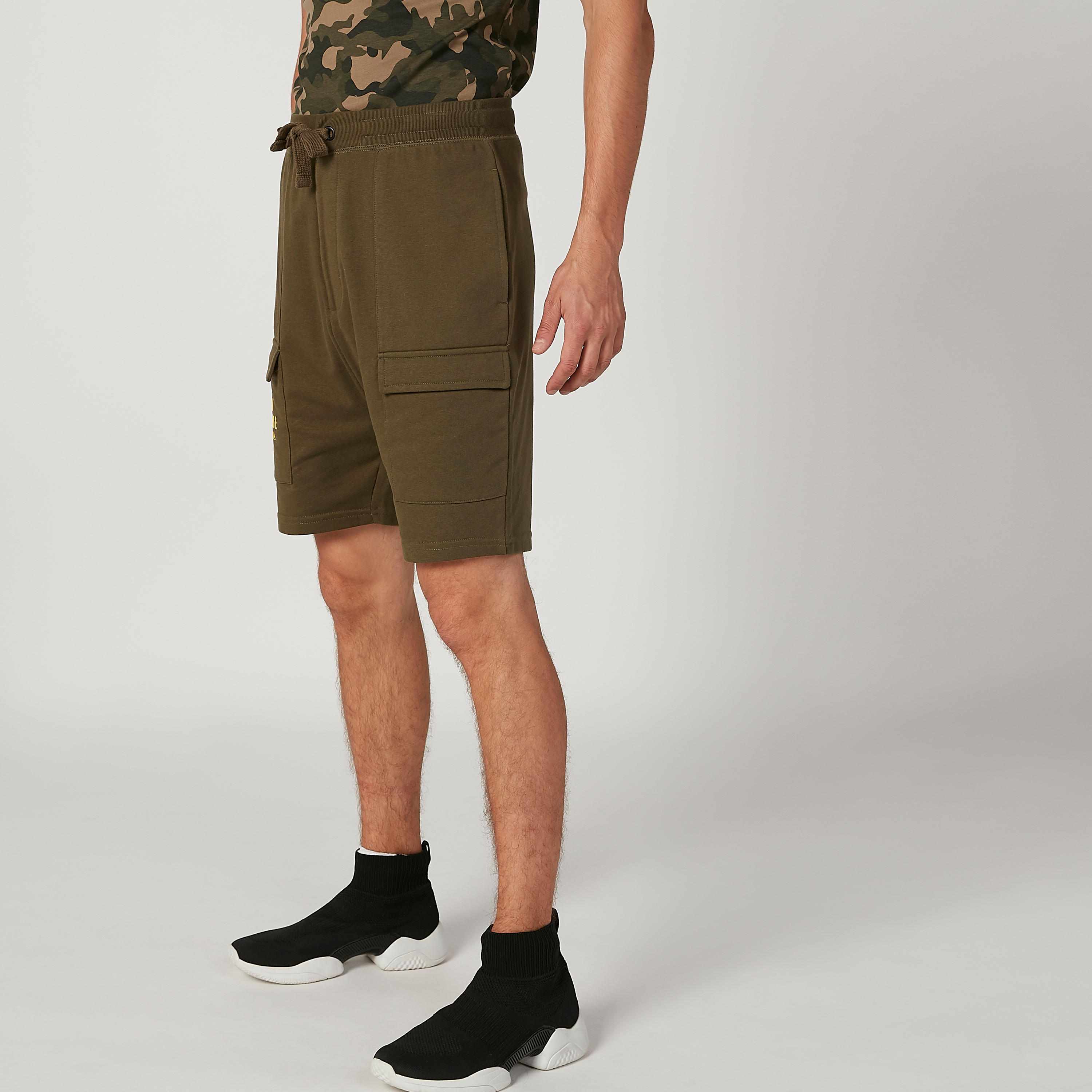 شورت مستدام بقصّة سليم وخصر متوسط الارتفاع ورباط وطبعات -men-clothing-bottoms-shorts-image-5