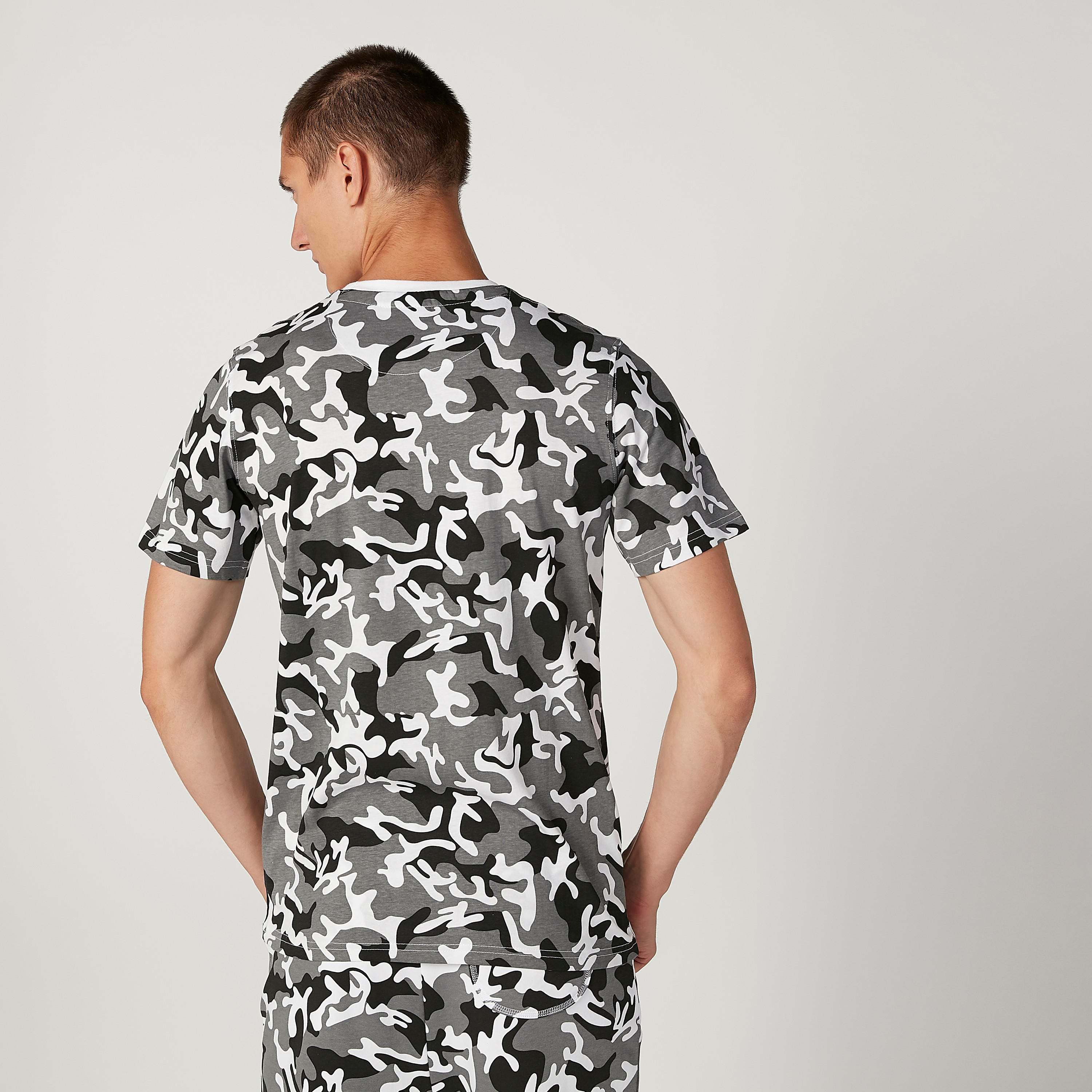 تيشيرت مستدام سليم بياقة ضيّقة وطبعات سمايلي وورلد-men-clothing-tshirtsandpolos-tshirts-image-3