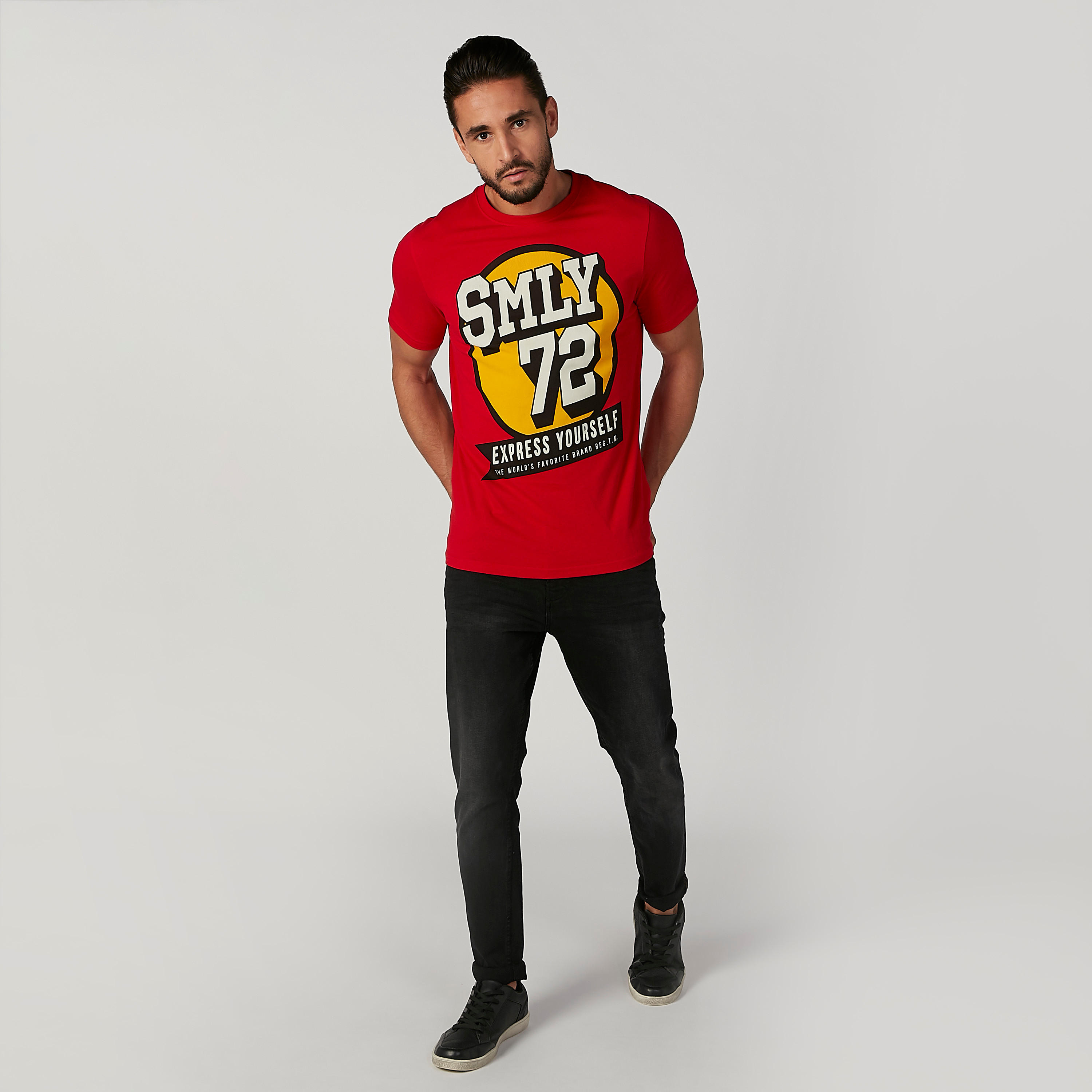 تيشيرت مستدام سليم بياقة ضيّقة وطبعات سمايلي وورلد -men-clothing-tshirtsandpolos-tshirts-image-1
