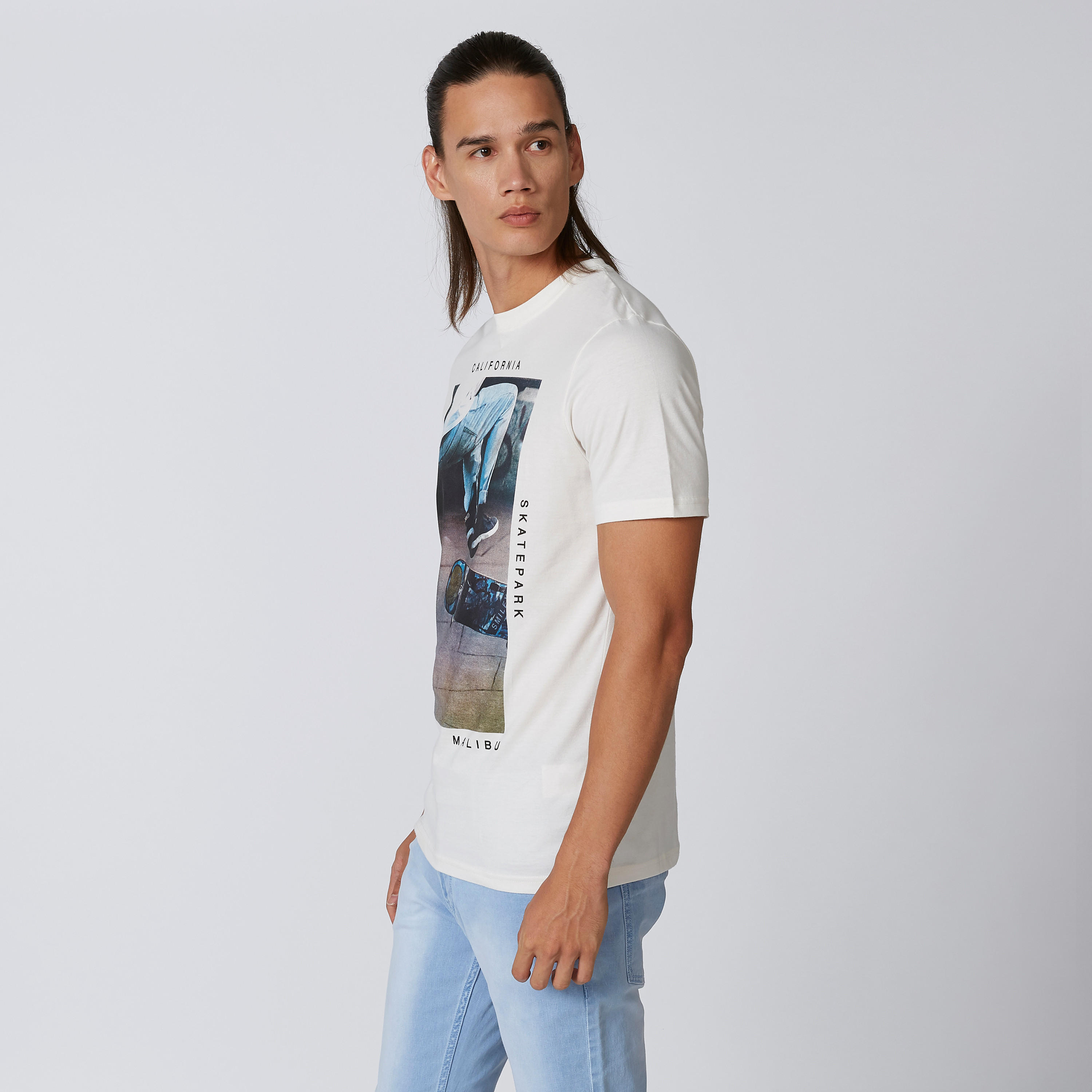 تيشيرت مستدام سليم بياقة مستديرة وطبعات سمايلي وورلد-men-clothing-tshirtsandpolos-tshirts-image-3