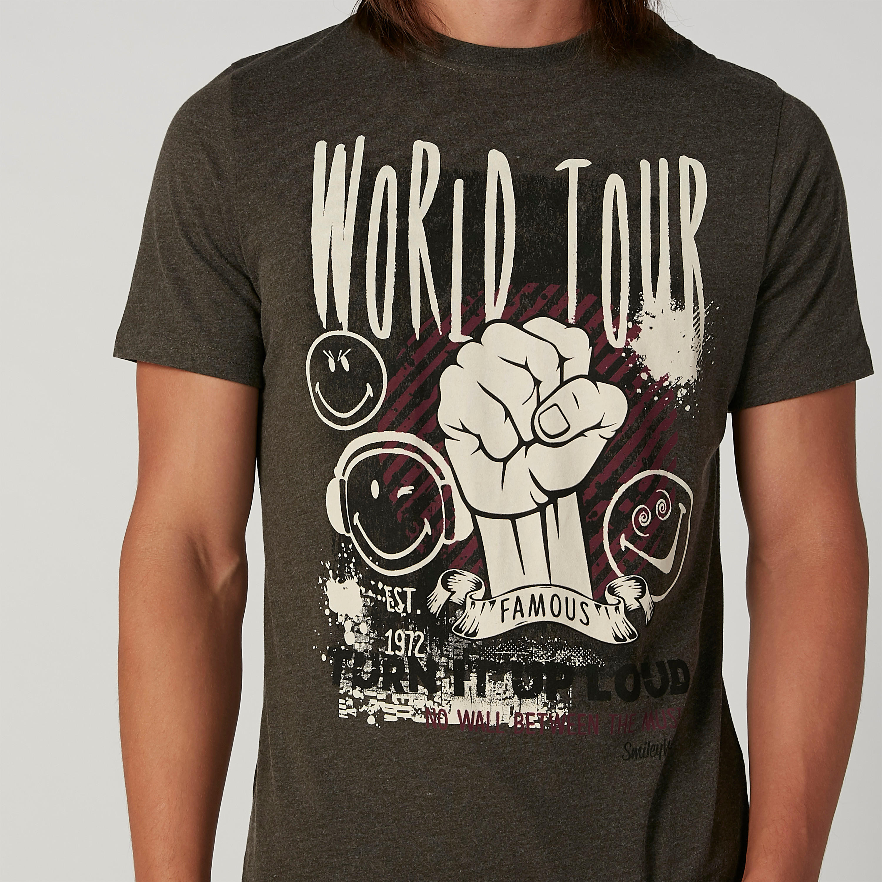 تيشيرت مستدام سليم بياقة ضيّقة وطبعات سمايلي وورلد -men-clothing-tshirtsandpolos-tshirts-image-4