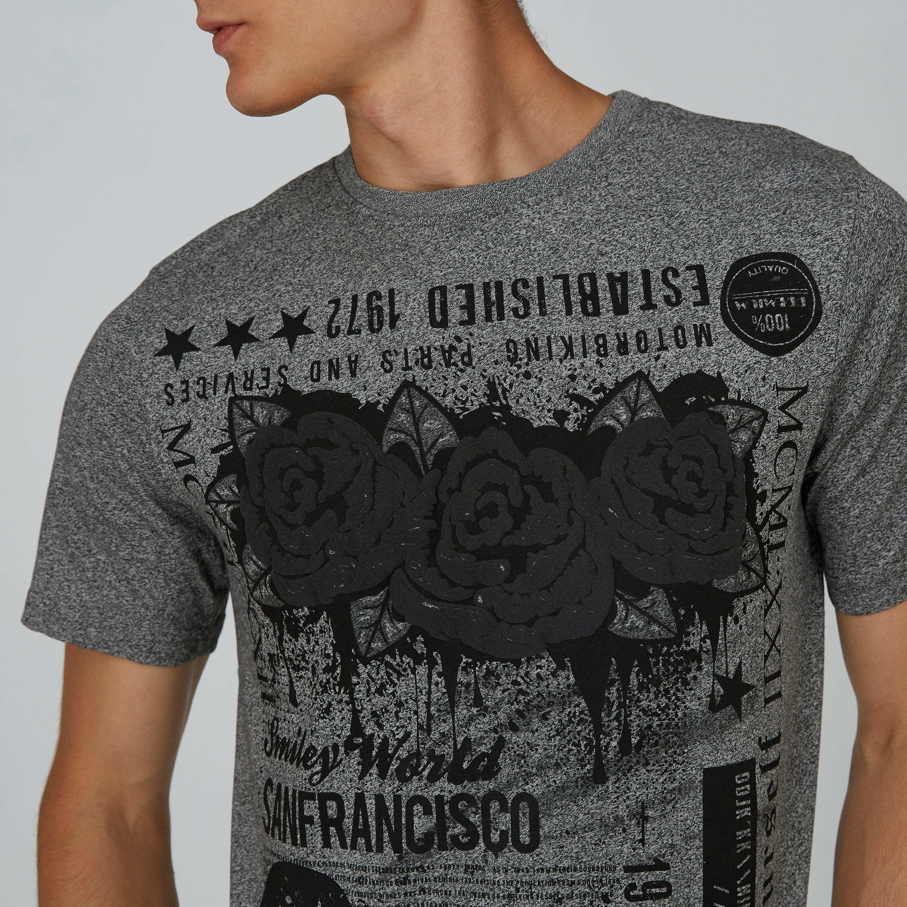 تيشيرت مستدام سليم بياقة ضيّقة وطبعات سمايلي وورلد -men-clothing-tshirtsandpolos-tshirts-image-5