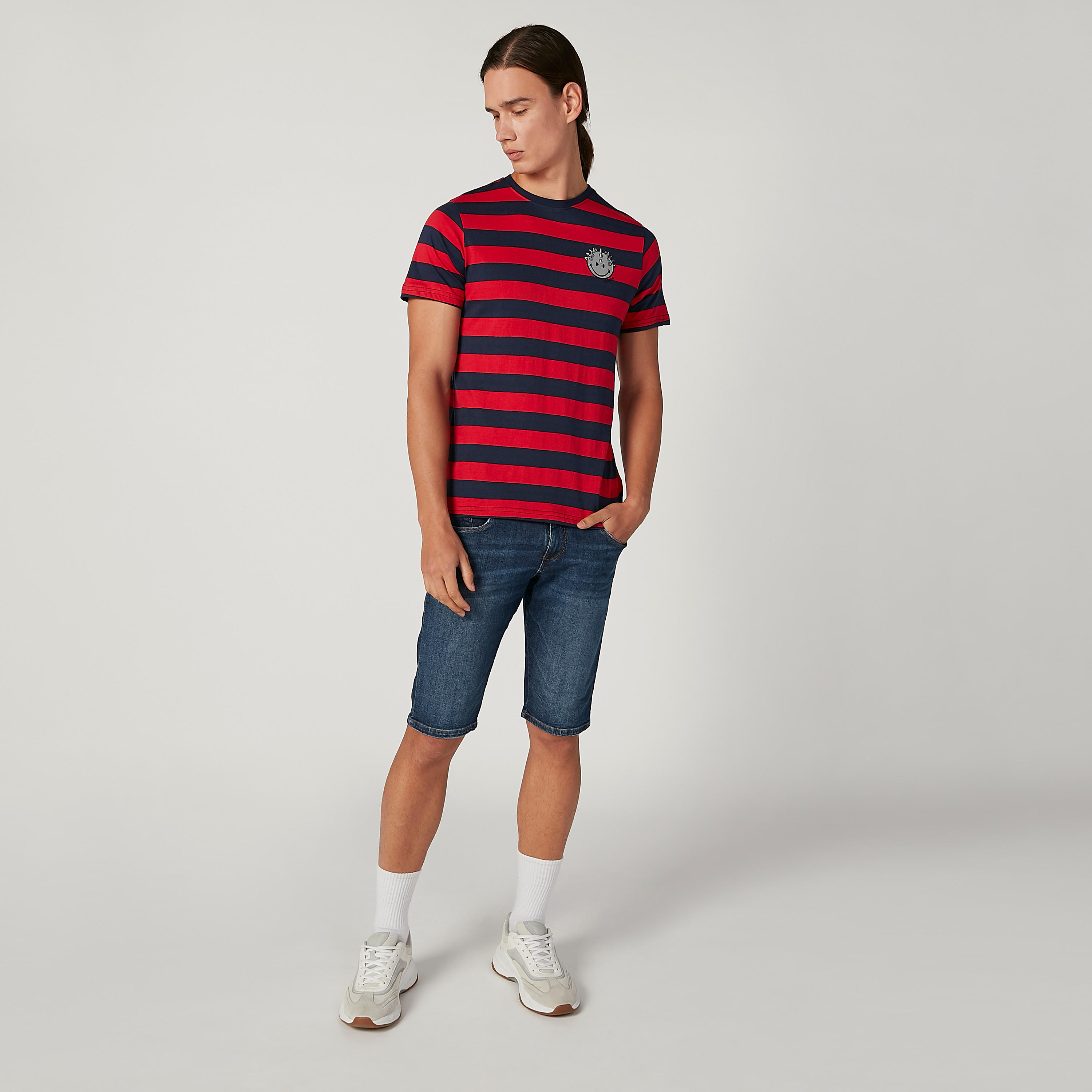 تيشيرت مستدام سليم بياقة ضيّقة وطبعات سمايلي وورلد -men-clothing-tshirtsandpolos-tshirts-image-2