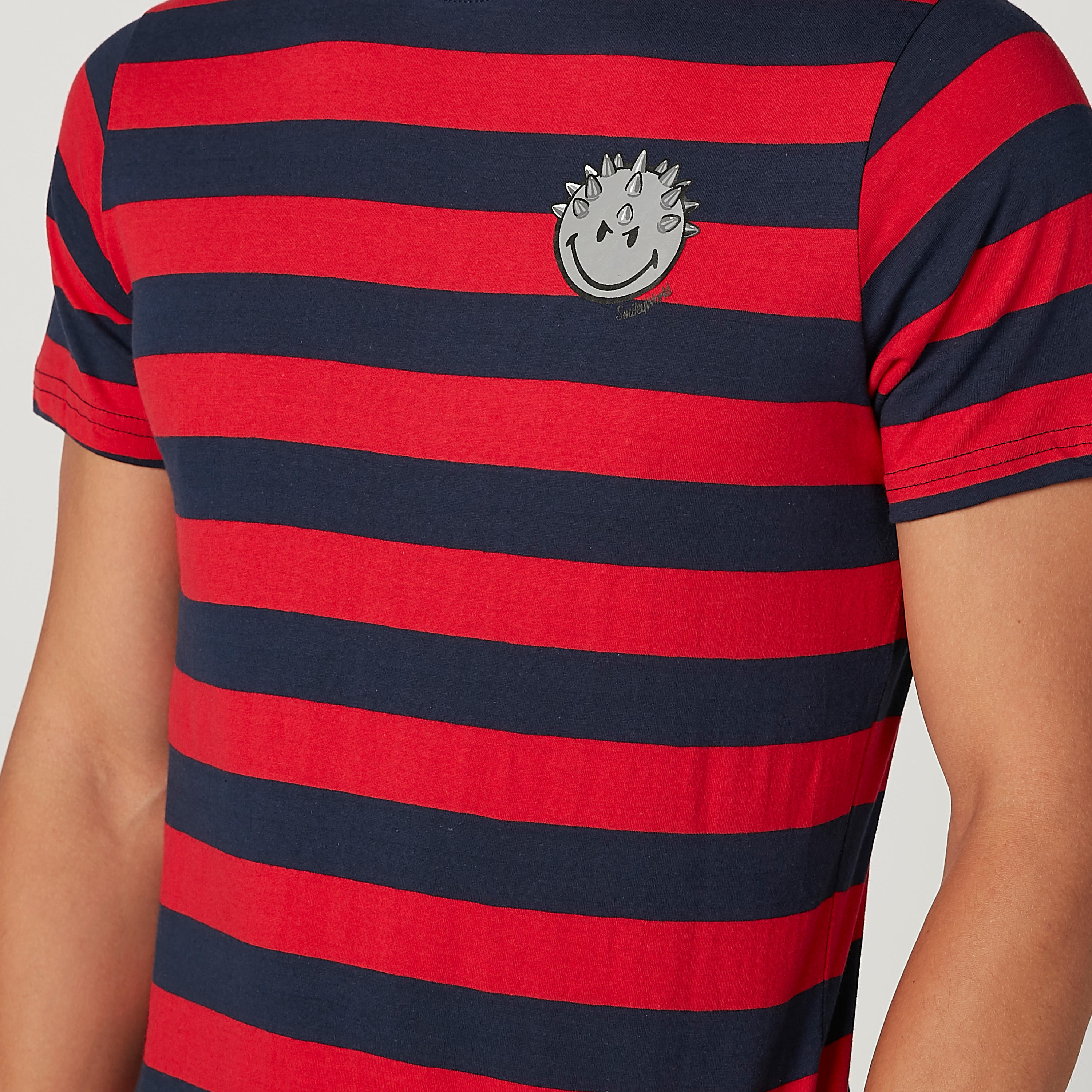 تيشيرت مستدام سليم بياقة ضيّقة وطبعات سمايلي وورلد -men-clothing-tshirtsandpolos-tshirts-image-3