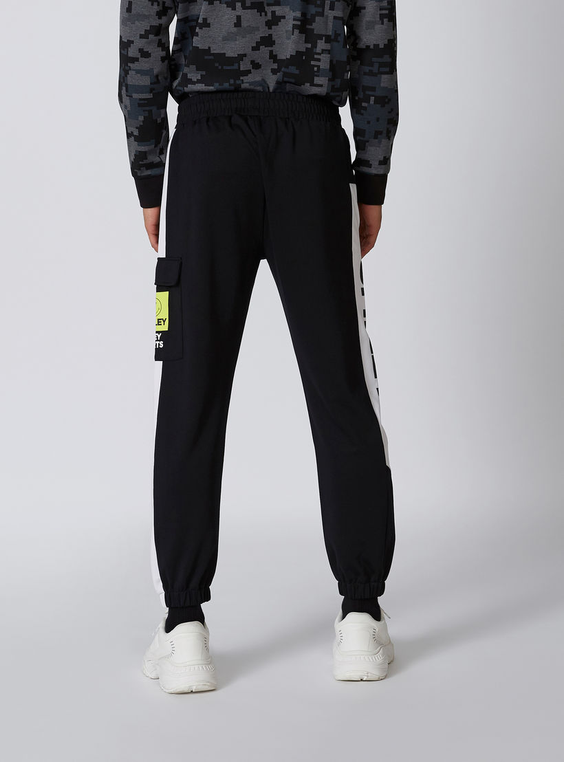 بنطال رياضي بقصّة سليم وخصر متوسط الارتفاع وجيوب وطبعات سمايلي وورلد-men-clothing-bottoms-joggers-image-2