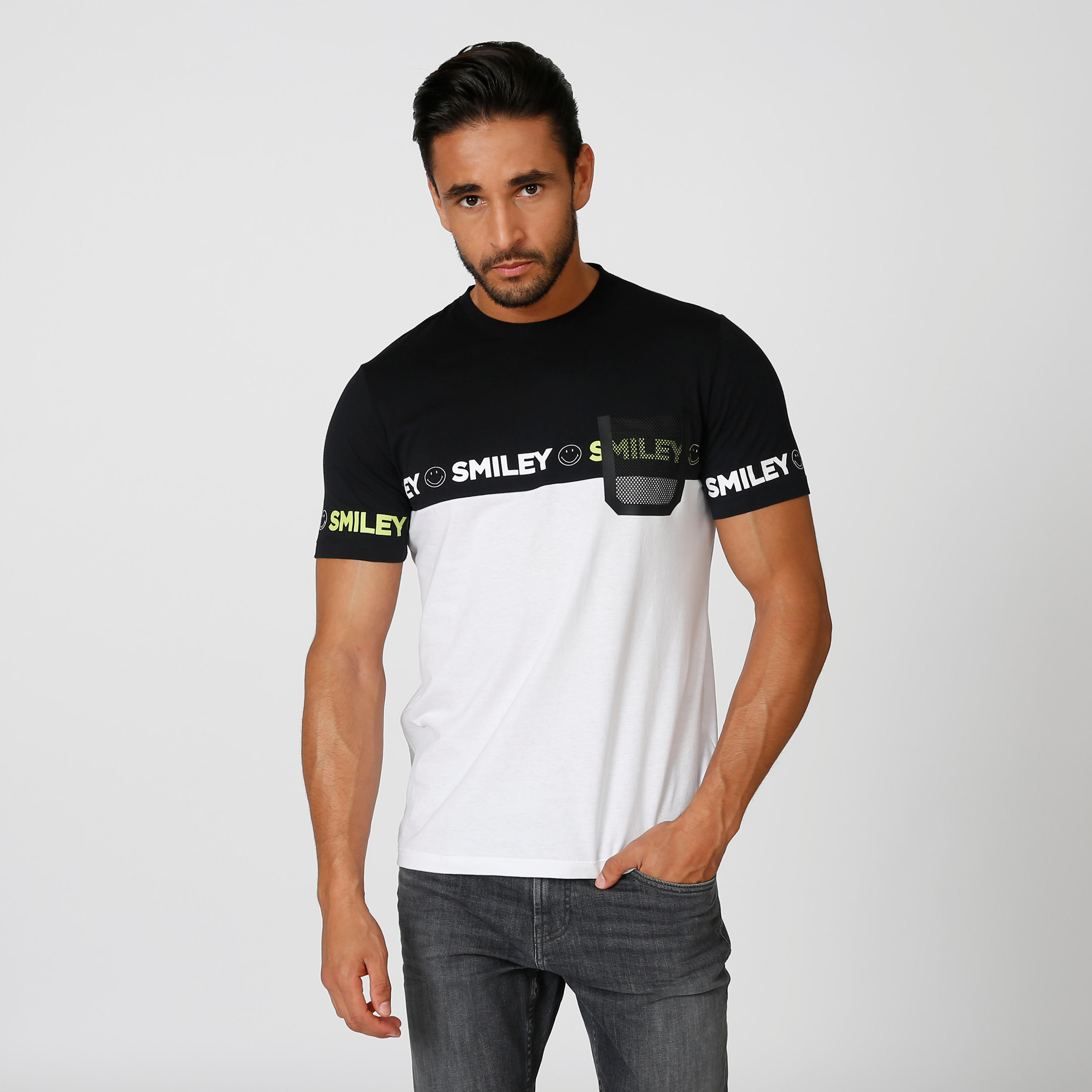 تيشيرت سليم بياقة ضيقة وأكمام قصيرة وطبعات سمايلي وورلد-men-clothing-tshirtsandpolos-tshirts-image-1