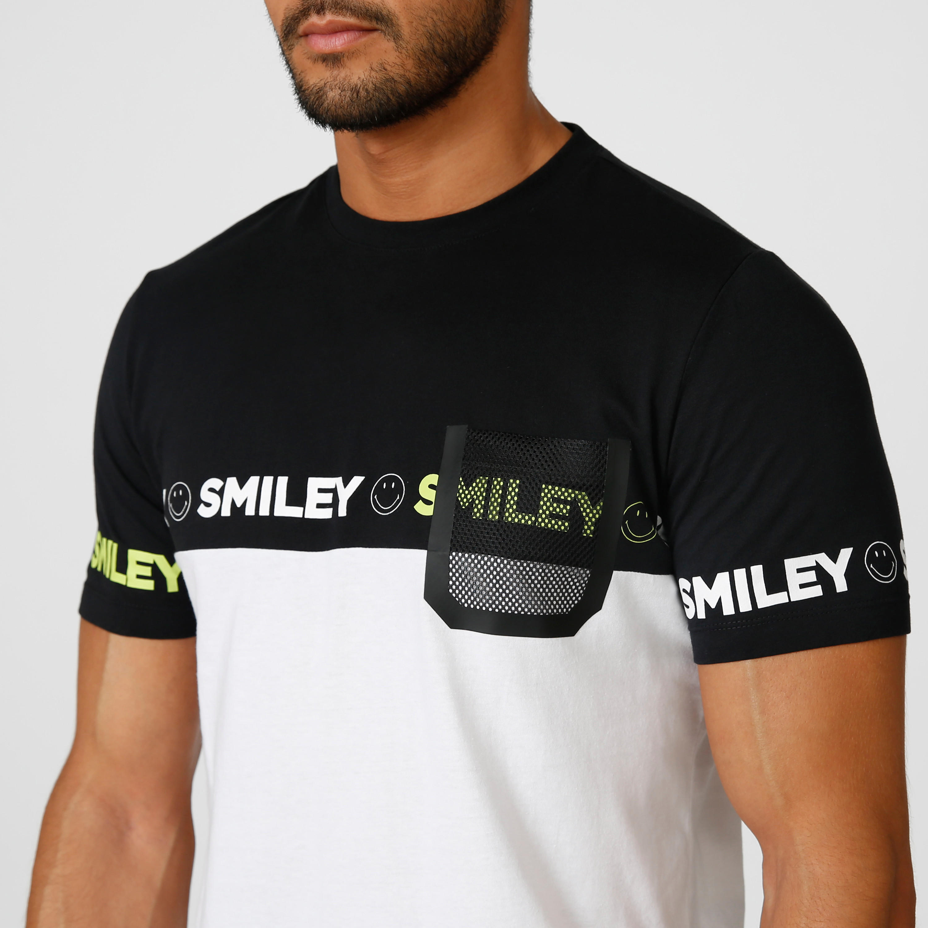 تيشيرت سليم بياقة ضيقة وأكمام قصيرة وطبعات سمايلي وورلد-men-clothing-tshirtsandpolos-tshirts-image-5