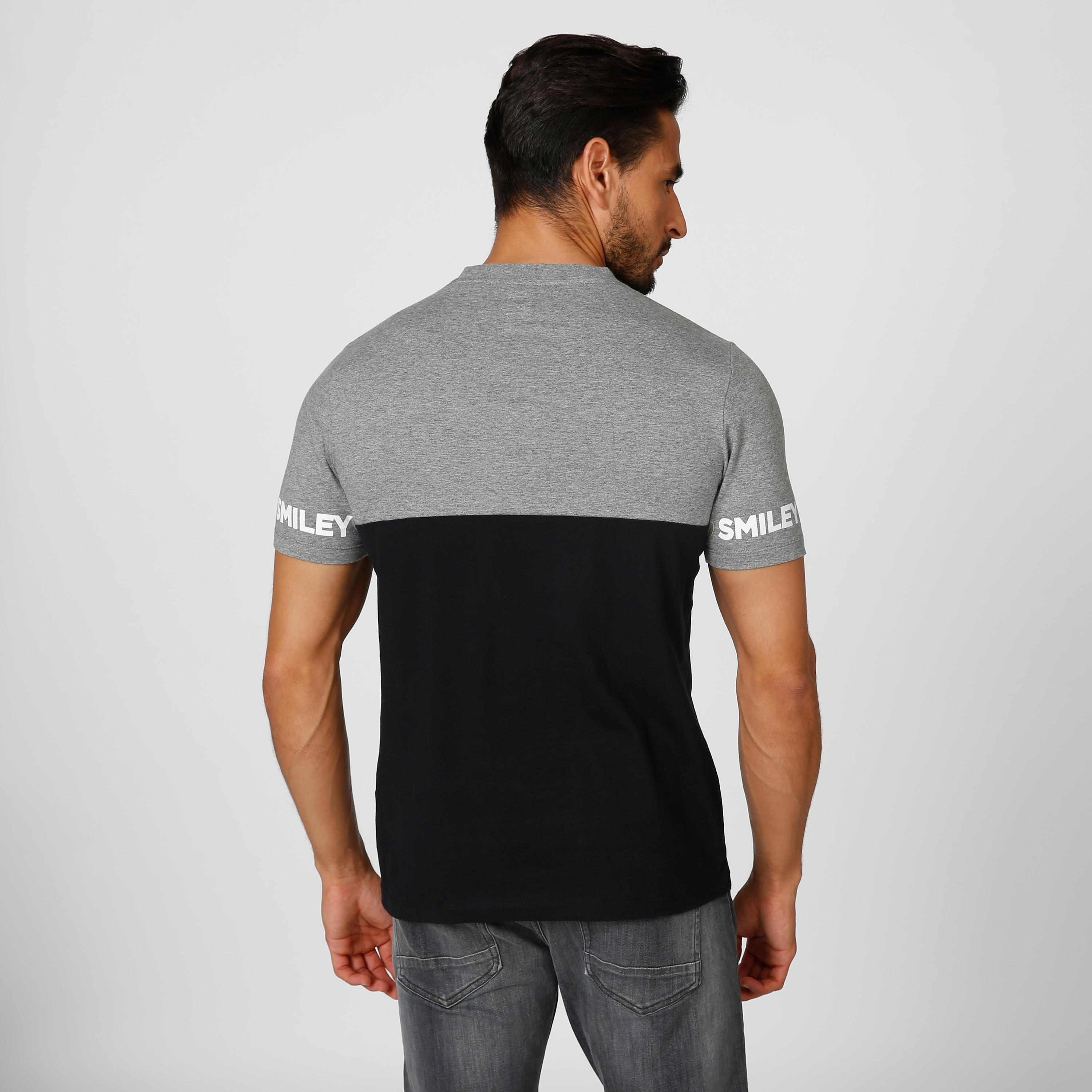 تيشيرت سليم بياقة ضيقة وأكمام قصيرة وطبعات سمايلي وورلد-men-clothing-tshirtsandpolos-tshirts-image-5