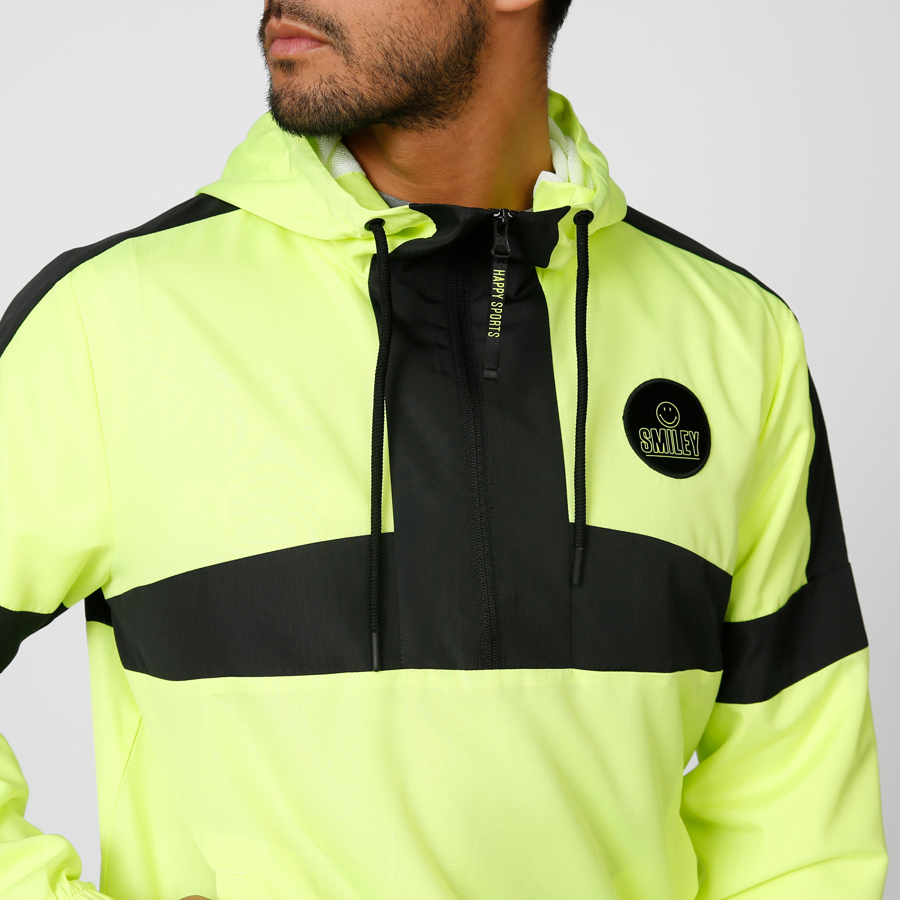 سويت شيرت سليم بقبّعة وسحّاب إغلاق وطبعات سمايلي وورلد-men-winterwear-hoodiesandsweatshirts-image-2