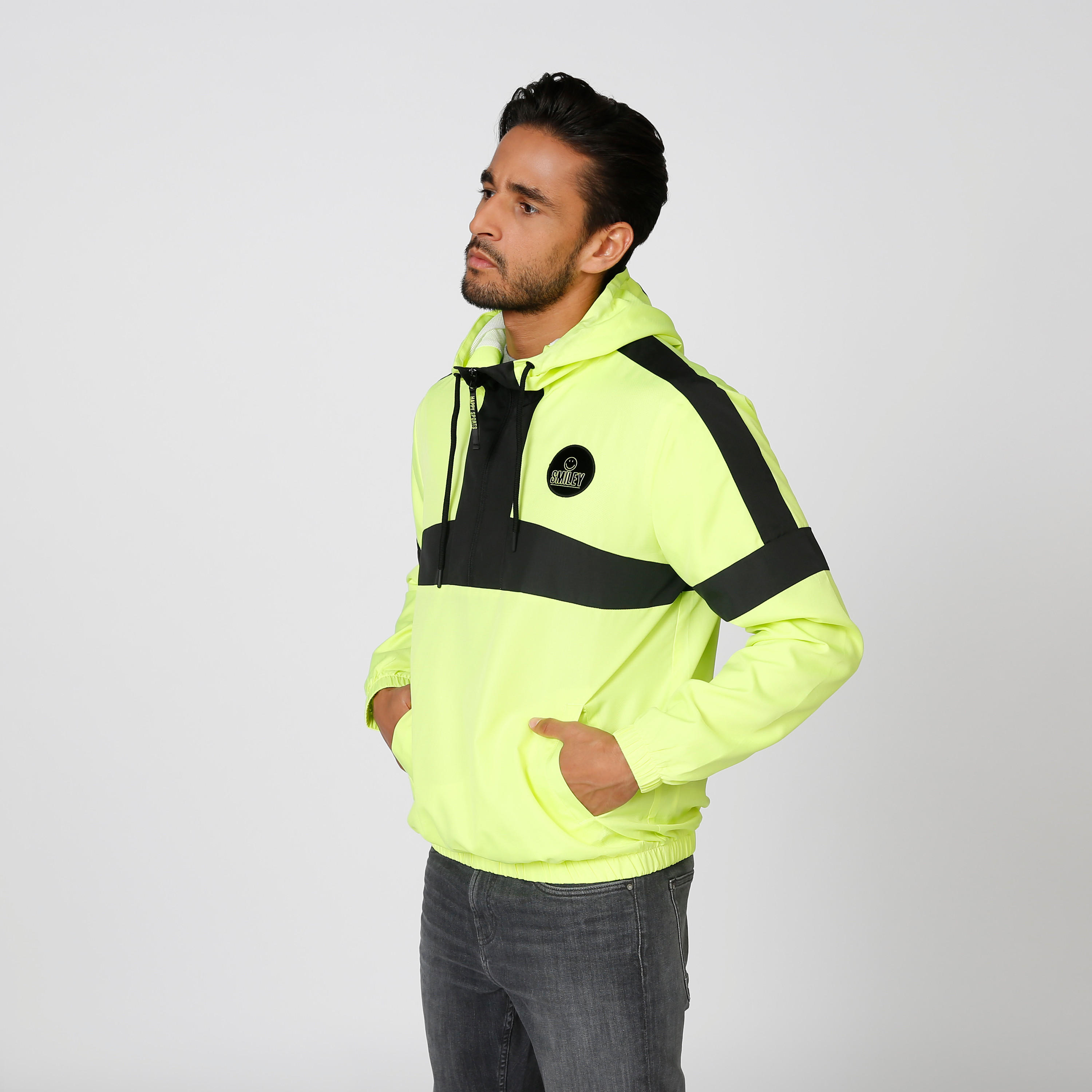 سويت شيرت سليم بقبّعة وسحّاب إغلاق وطبعات سمايلي وورلد-men-winterwear-hoodiesandsweatshirts-image-4