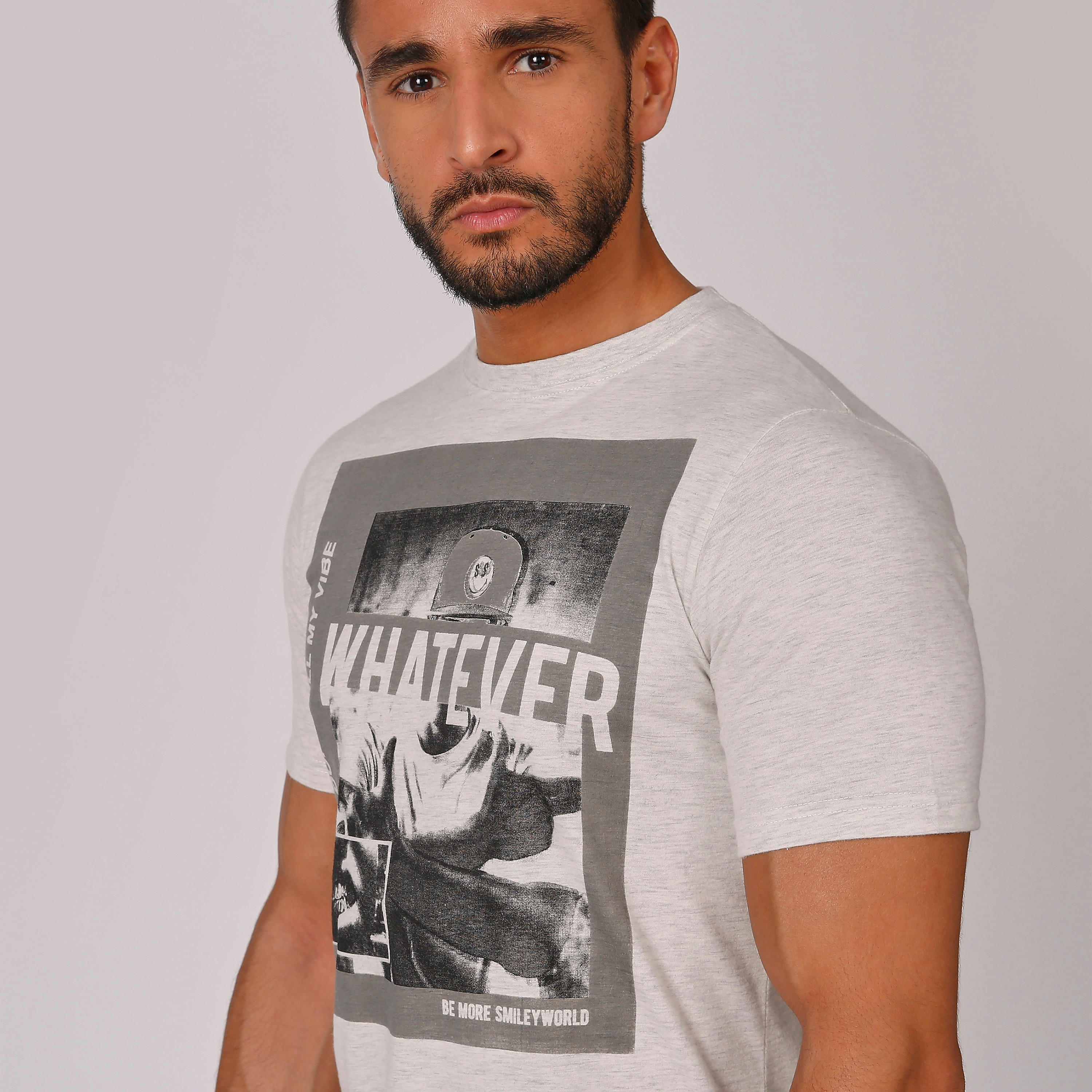 تيشيرت مستدام سليم بأكمام قصيرة وطبعات سمايلي وورلد -men-clothing-tshirtsandpolos-tshirts-image-4