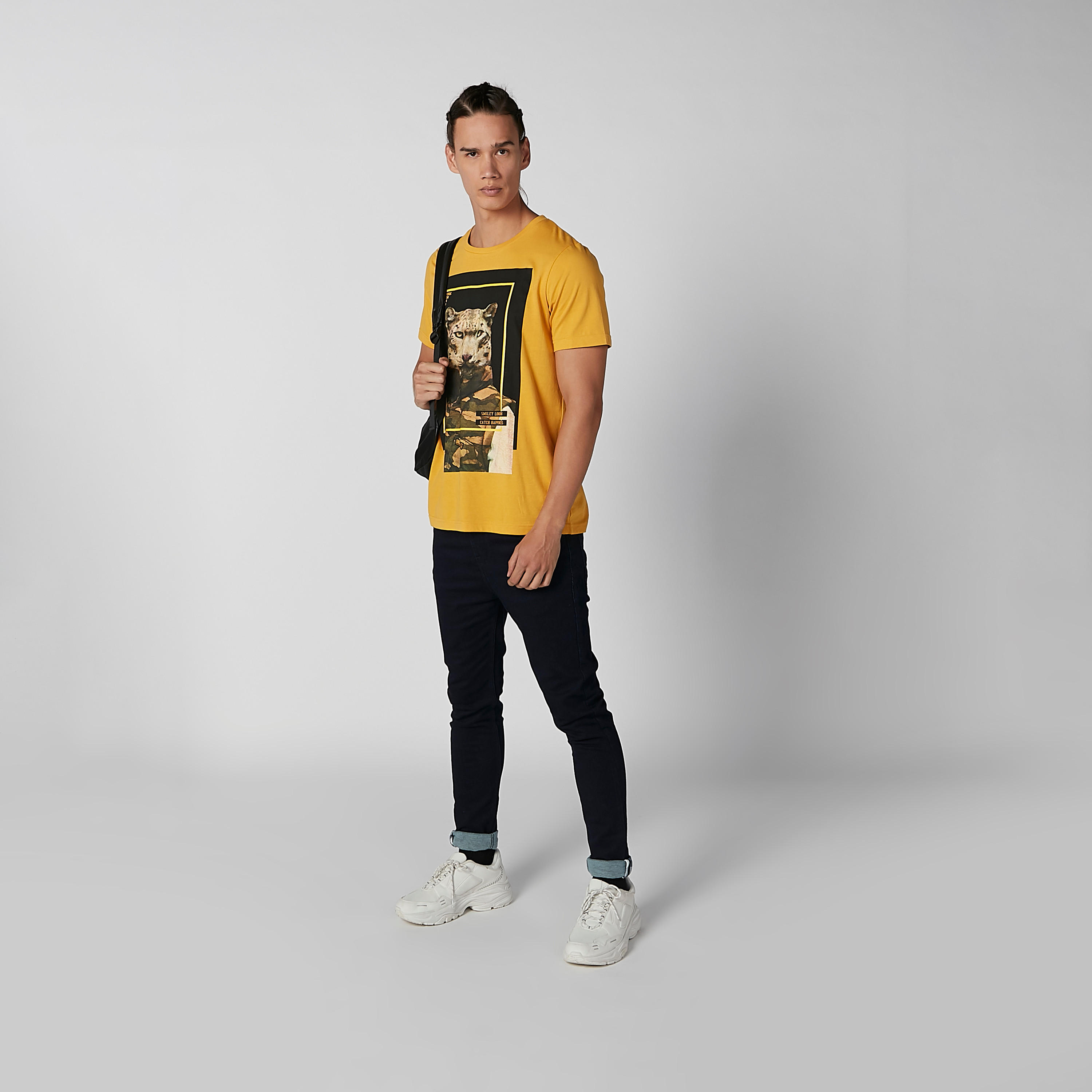 تيشيرت مستدام سليم بياقة ضيّقة وطبعات سمايلي وورلد -men-clothing-tshirtsandpolos-tshirts-image-2