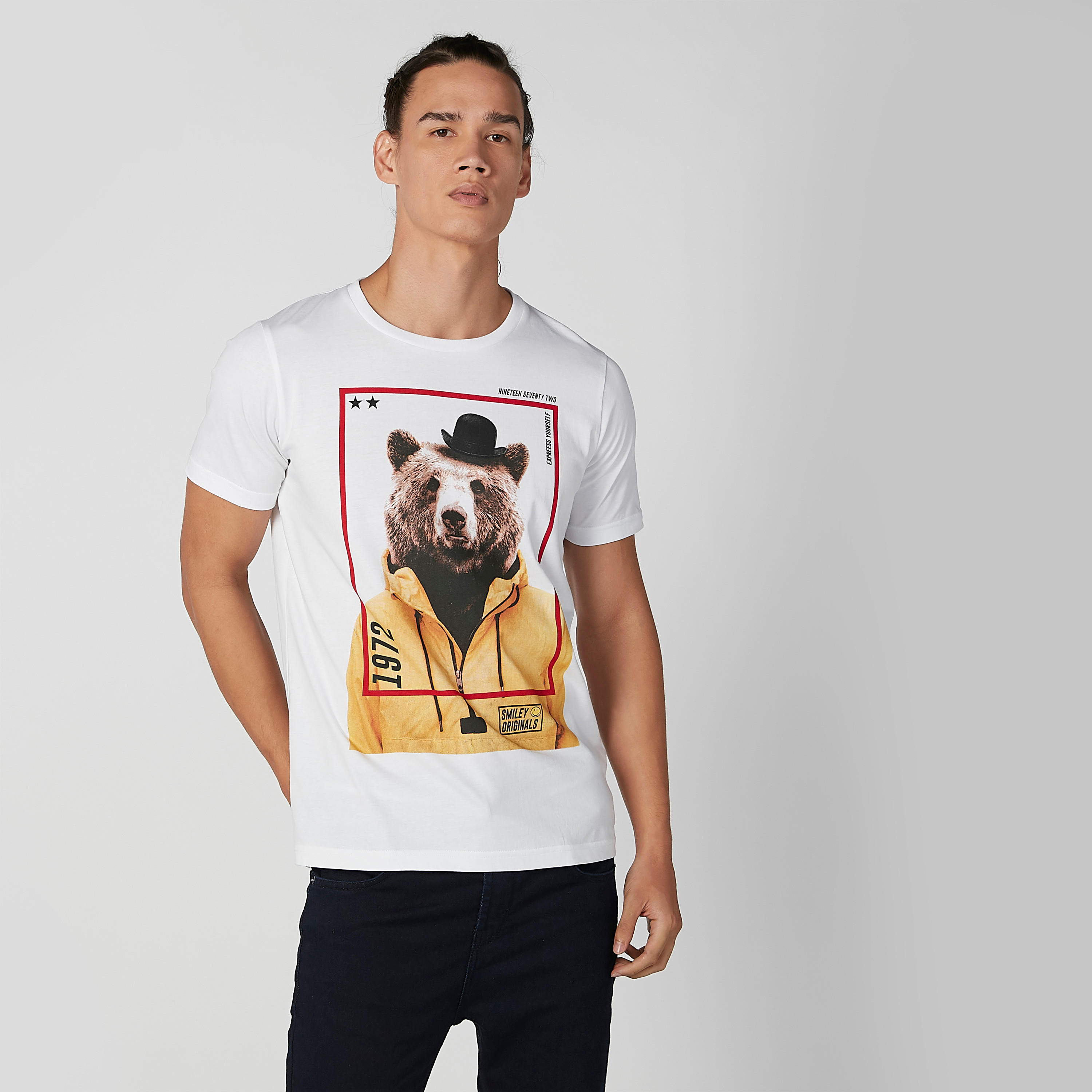 تيشيرت سليم بياقة ضيّقة وطبعات سمايلي وورلد-men-clothing-tshirtsandpolos-tshirts-image-1