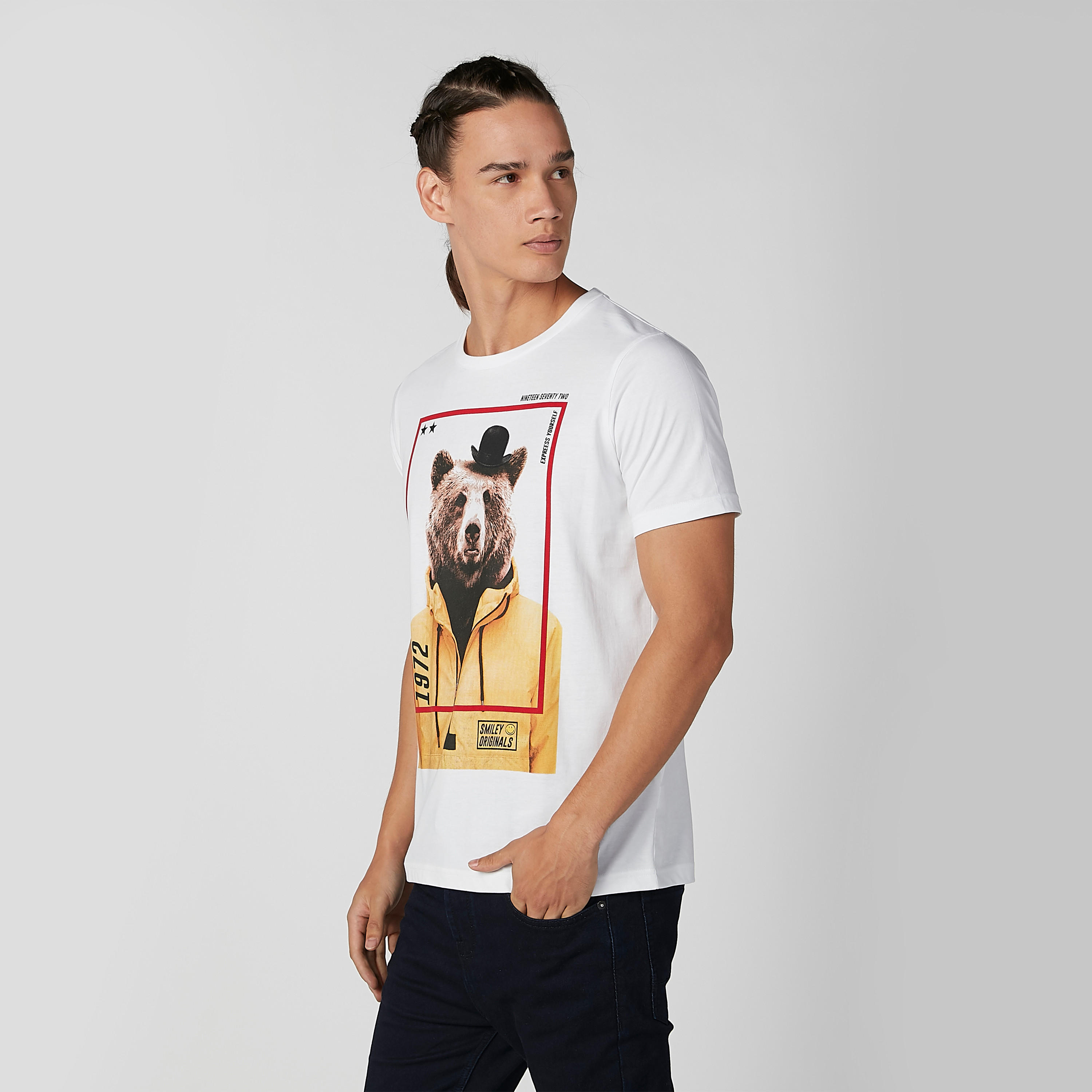 تيشيرت سليم بياقة ضيّقة وطبعات سمايلي وورلد-men-clothing-tshirtsandpolos-tshirts-image-3