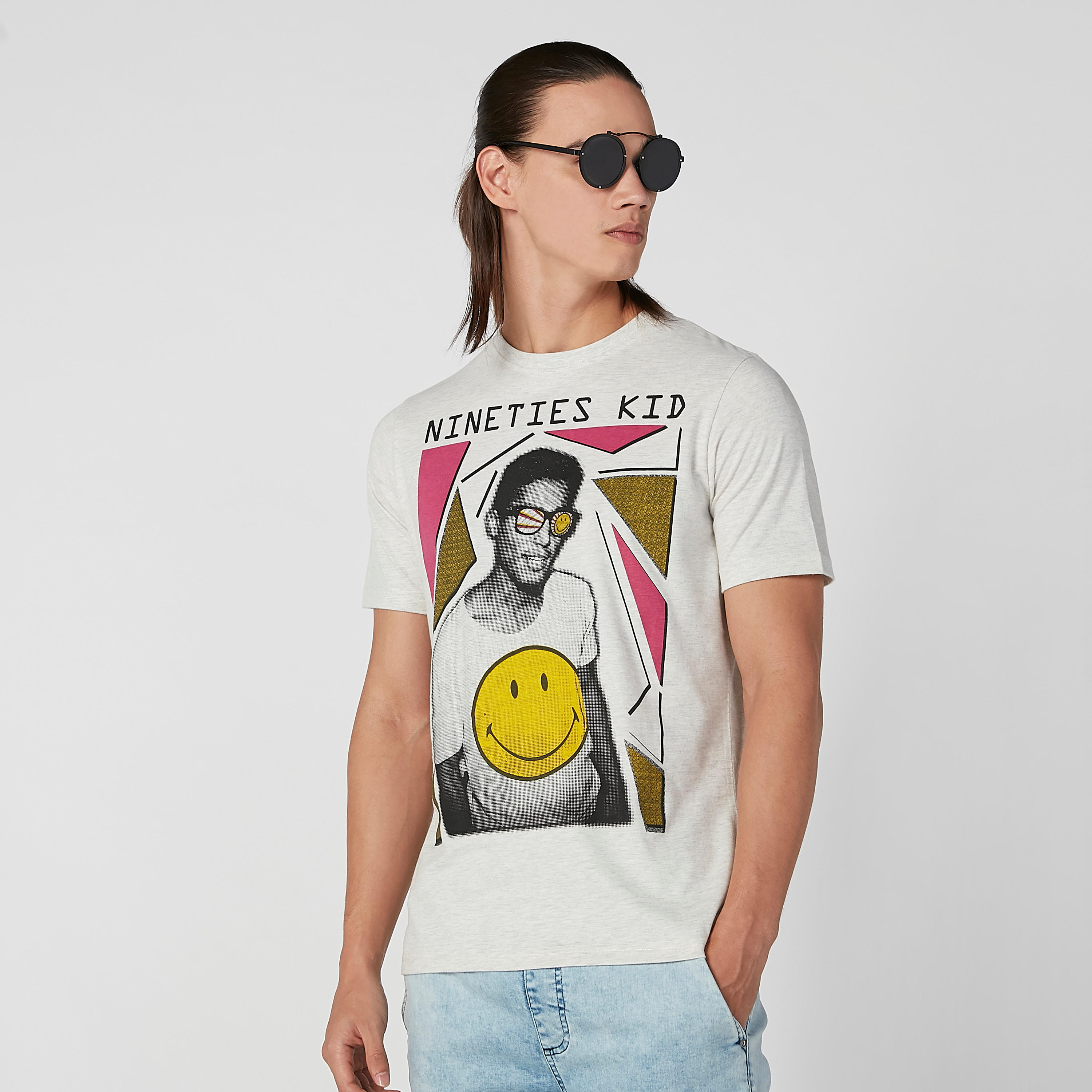 تيشيرت مستدام سليم بياقة ضيّقة وطبعات سمايلي وورلد-men-clothing-tshirtsandpolos-tshirts-image-3