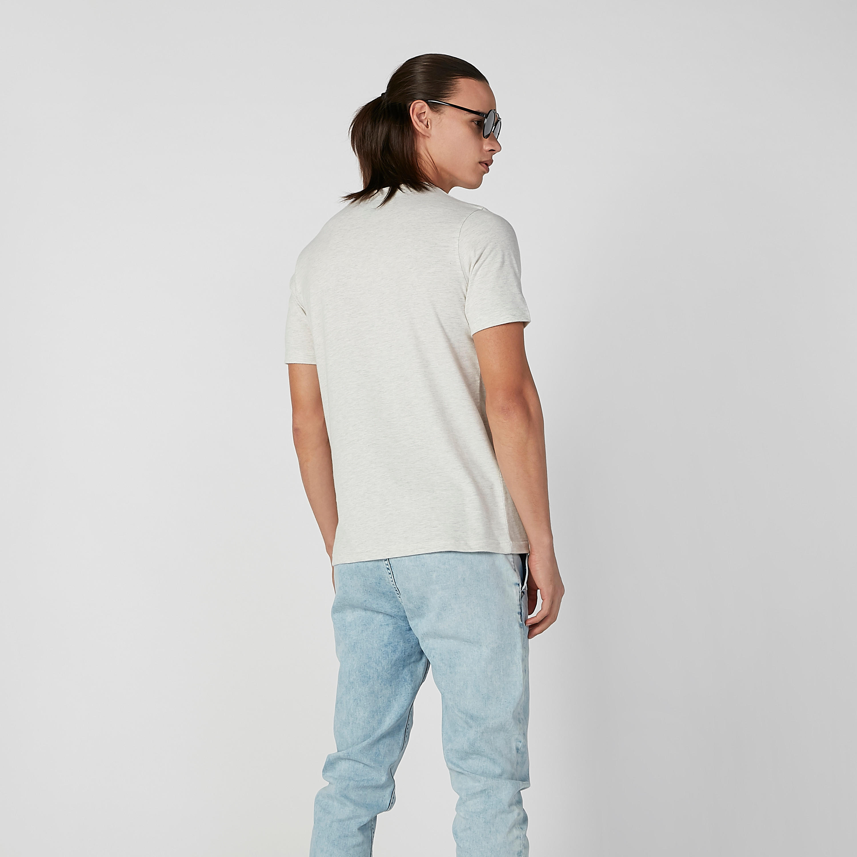 تيشيرت مستدام سليم بياقة ضيّقة وطبعات سمايلي وورلد-men-clothing-tshirtsandpolos-tshirts-image-4