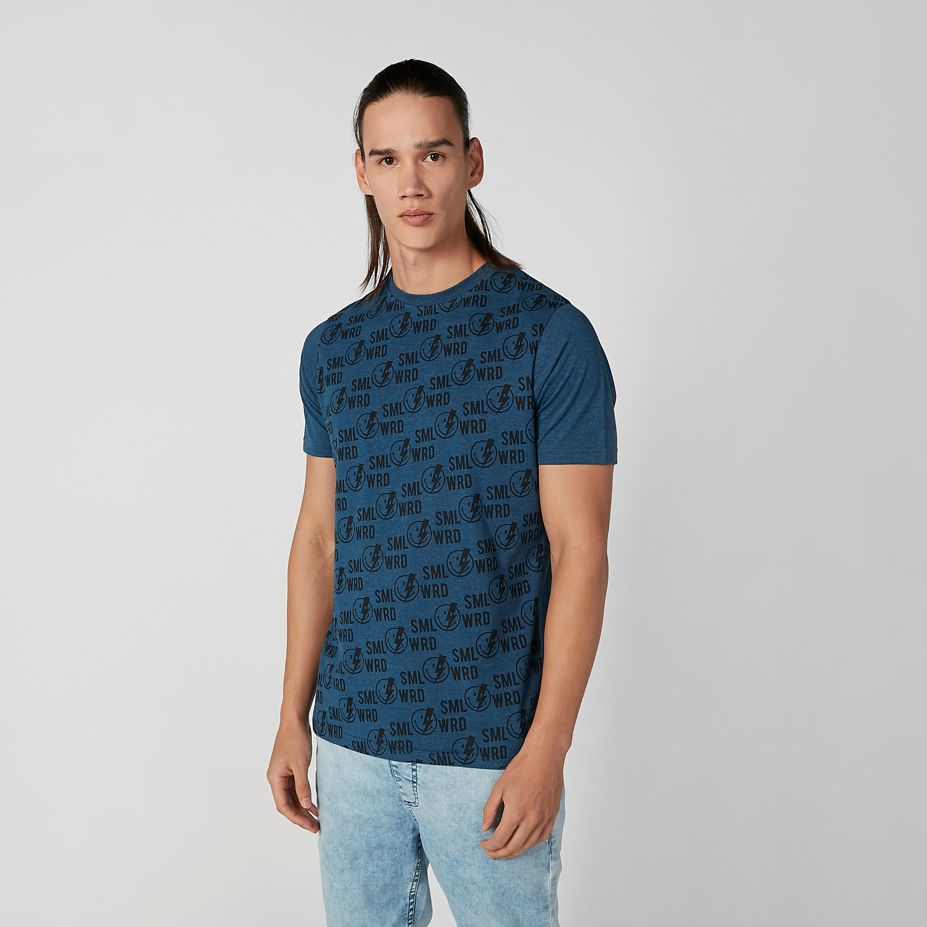 تيشيرت مستدام سليم بياقة ضيّقة وطبعات سمايلي وورلد-men-clothing-tshirtsandpolos-tshirts-image-1