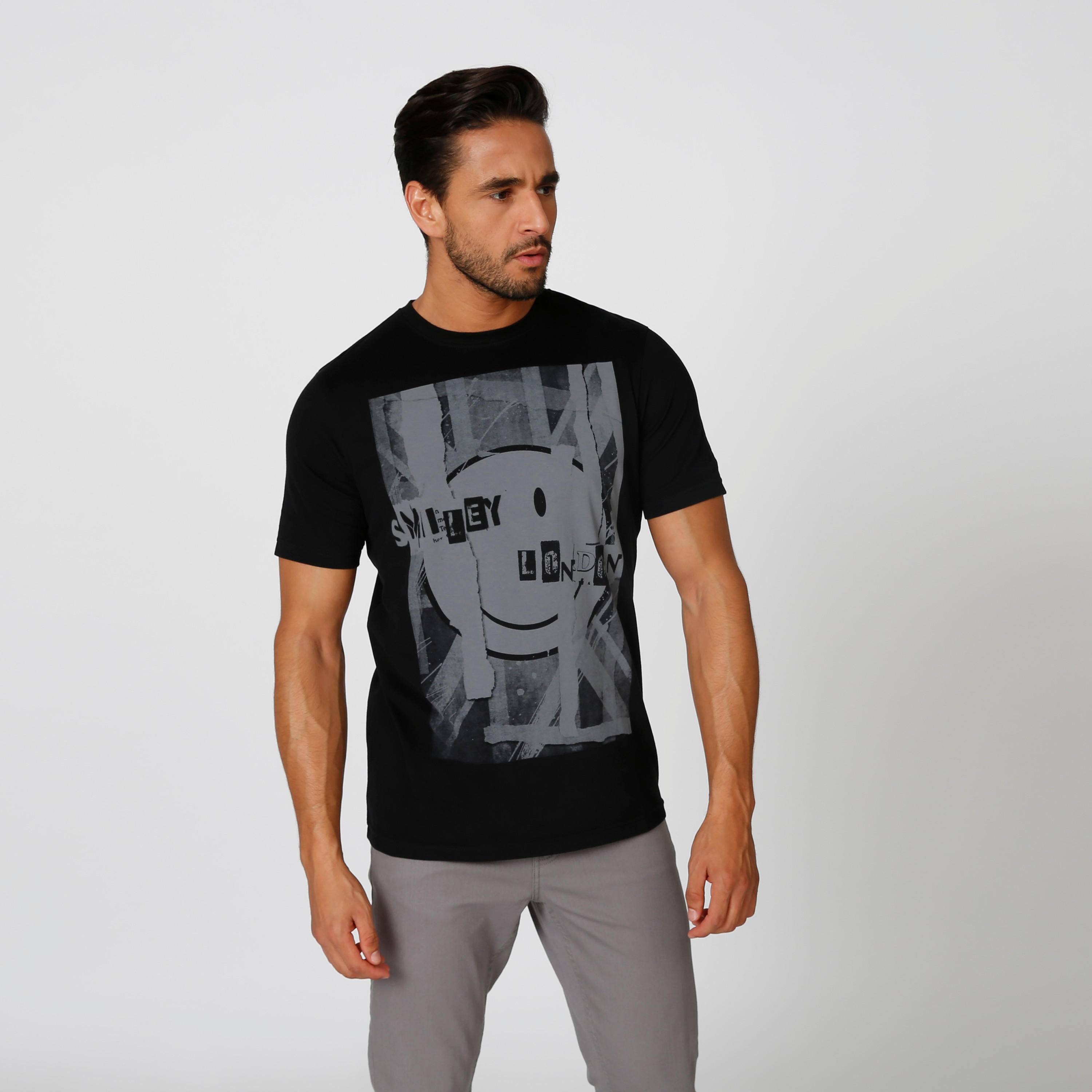 تيشيرت مستدام سليم بياقة ضيّقة وطبعات سمايلي وورلد-men-clothing-tshirtsandpolos-tshirts-image-1
