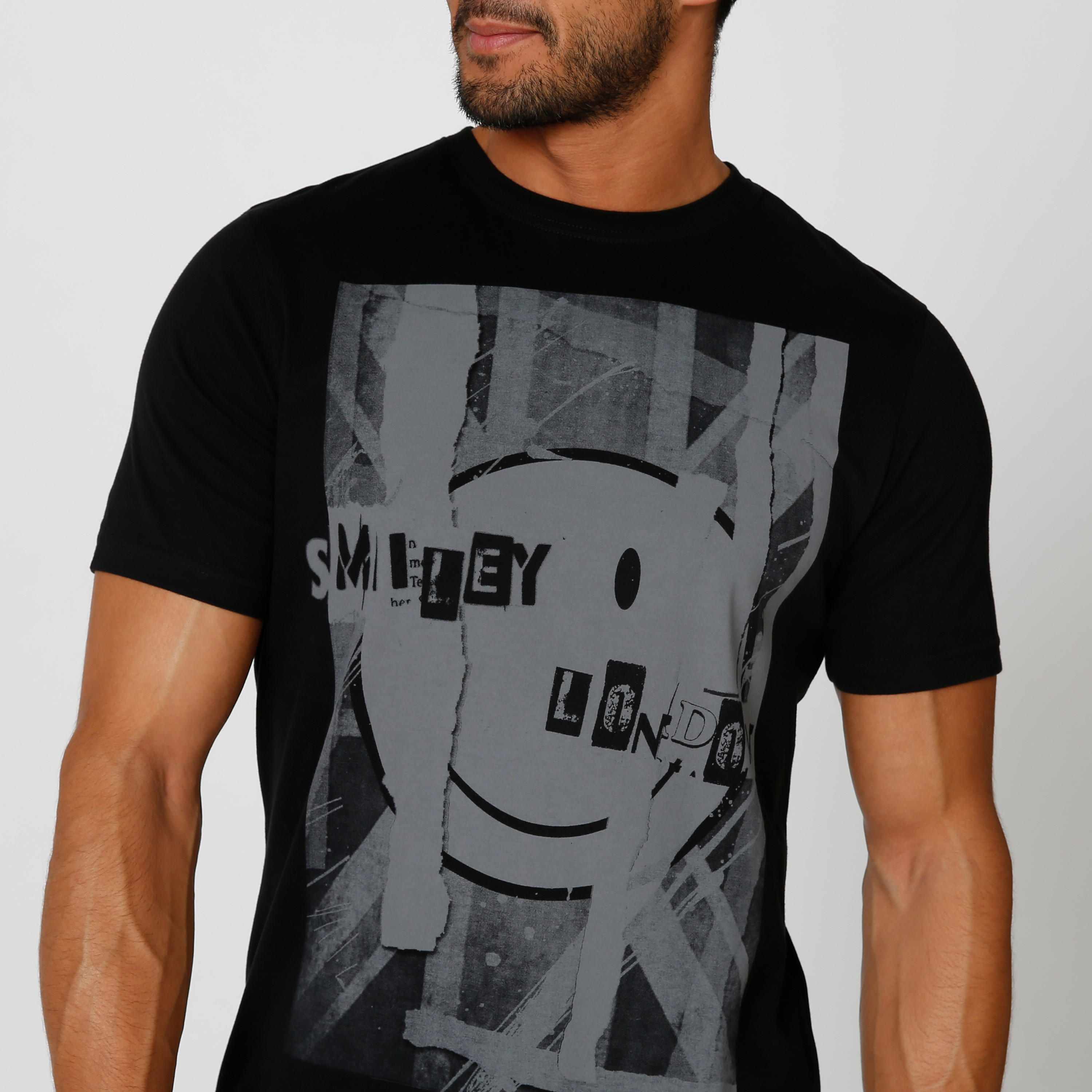 تيشيرت مستدام سليم بياقة ضيّقة وطبعات سمايلي وورلد-men-clothing-tshirtsandpolos-tshirts-image-3