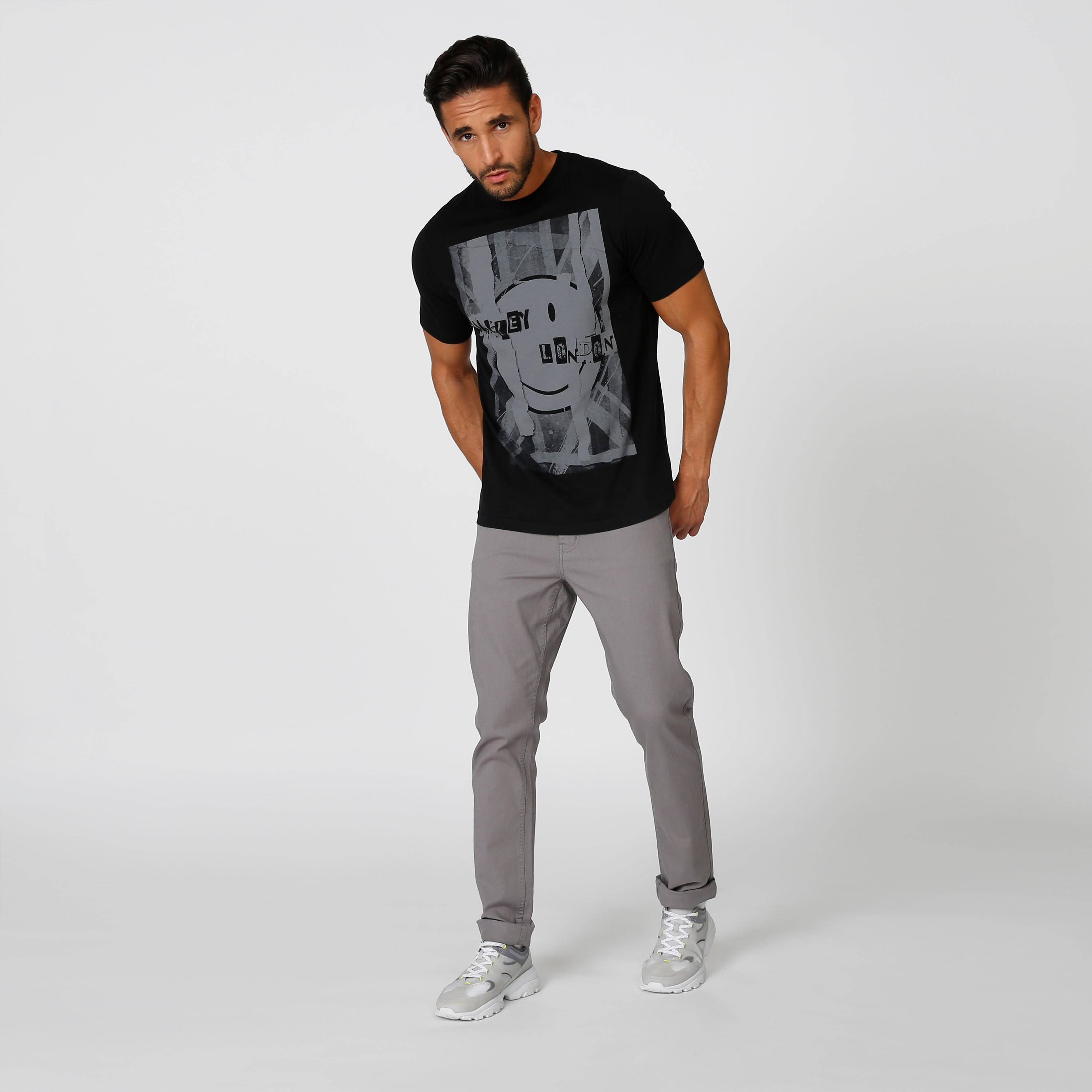 تيشيرت مستدام سليم بياقة ضيّقة وطبعات سمايلي وورلد-men-clothing-tshirtsandpolos-tshirts-image-5