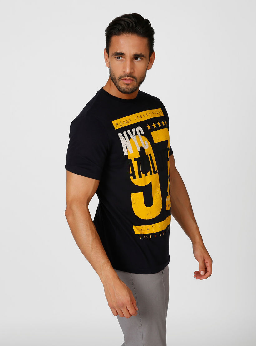 تيشيرت مستدام بياقة مستديرة وطبعات سمايلي وورلد-men-clothing-tshirtsandpolos-tshirts-image-3