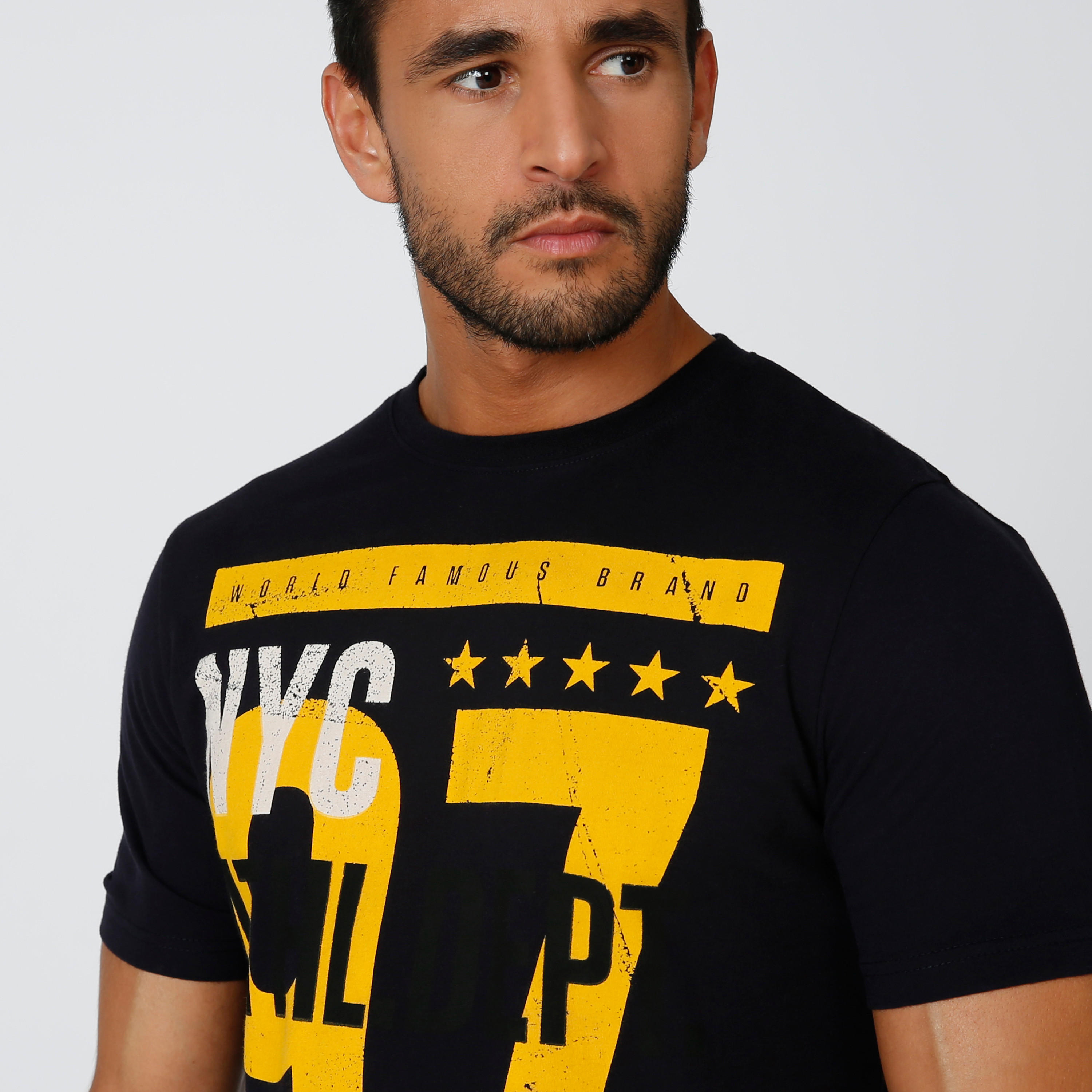تيشيرت مستدام بياقة مستديرة وطبعات سمايلي وورلد-men-clothing-tshirtsandpolos-tshirts-image-2