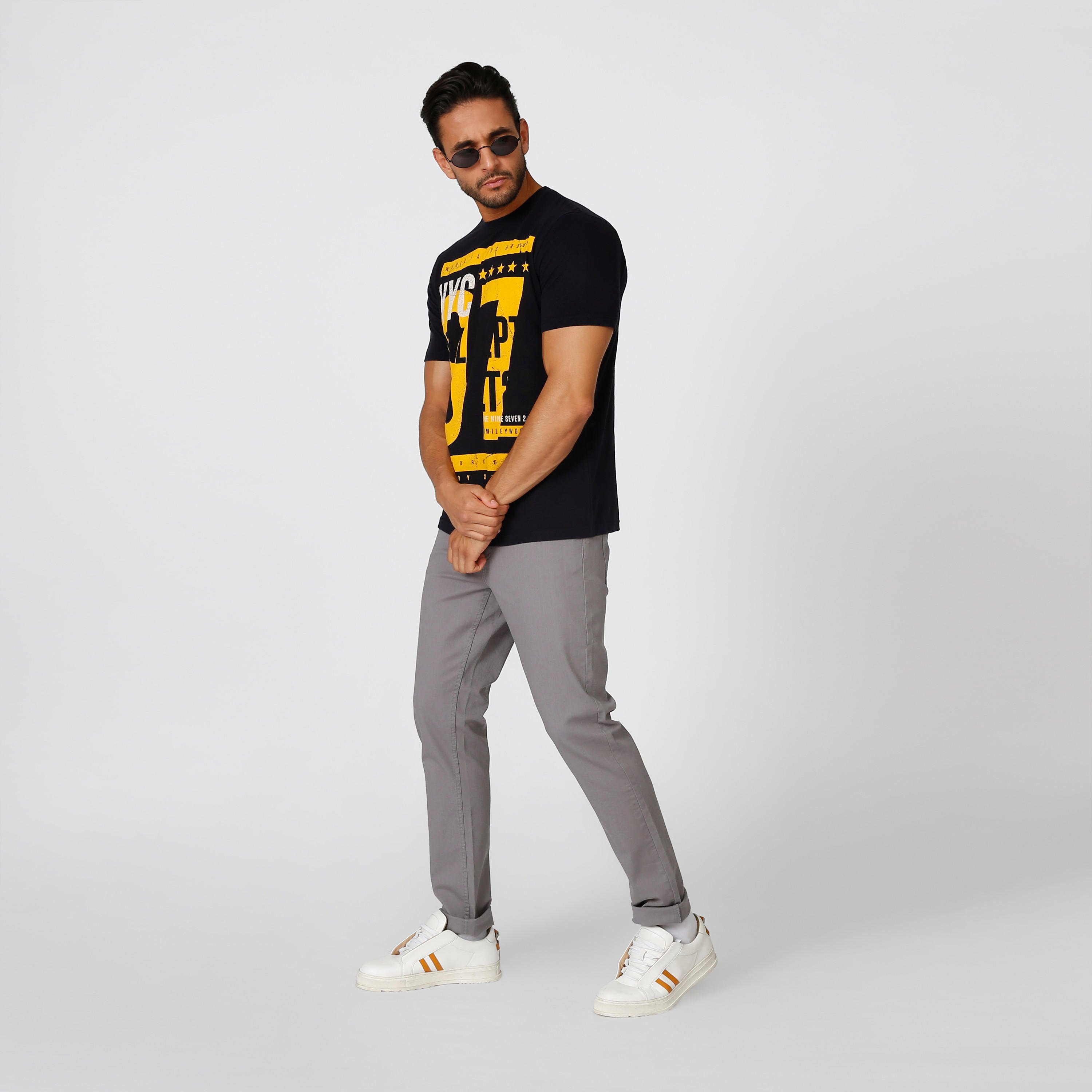 تيشيرت مستدام بياقة مستديرة وطبعات سمايلي وورلد-men-clothing-tshirtsandpolos-tshirts-image-1
