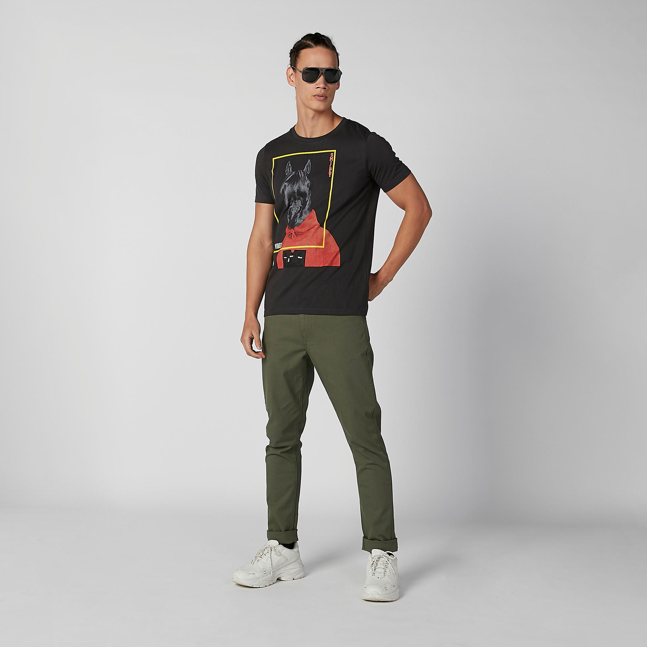 تيشيرت مستدام سليم بياقة مستديرة وطبعات سمايلي وورلد-men-clothing-tshirtsandpolos-tshirts-image-2